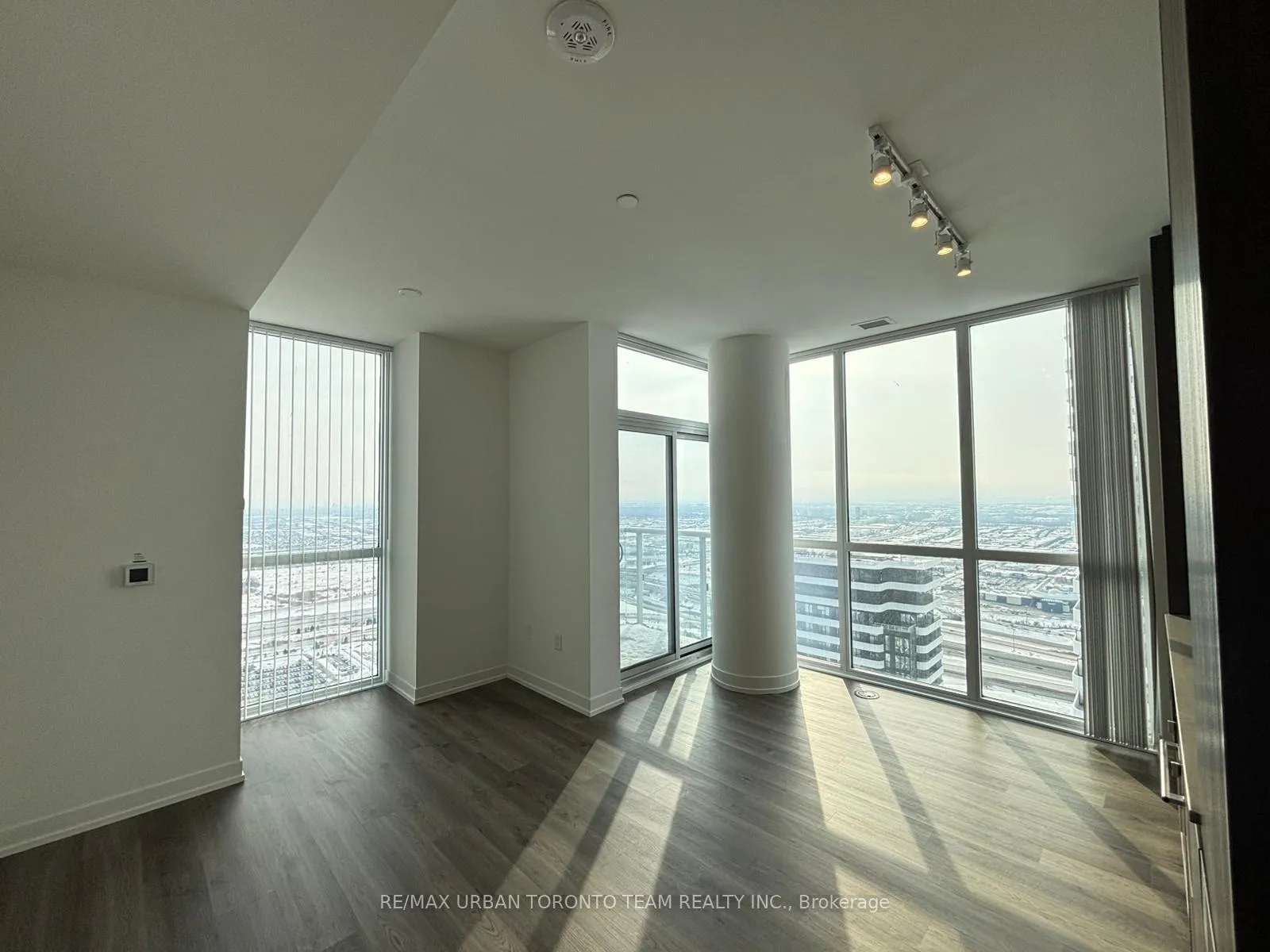 Photo 2 of Unit 6012, 8 Interchange Way, Vaughan, Vaughan Corporate Centre — HOMEH