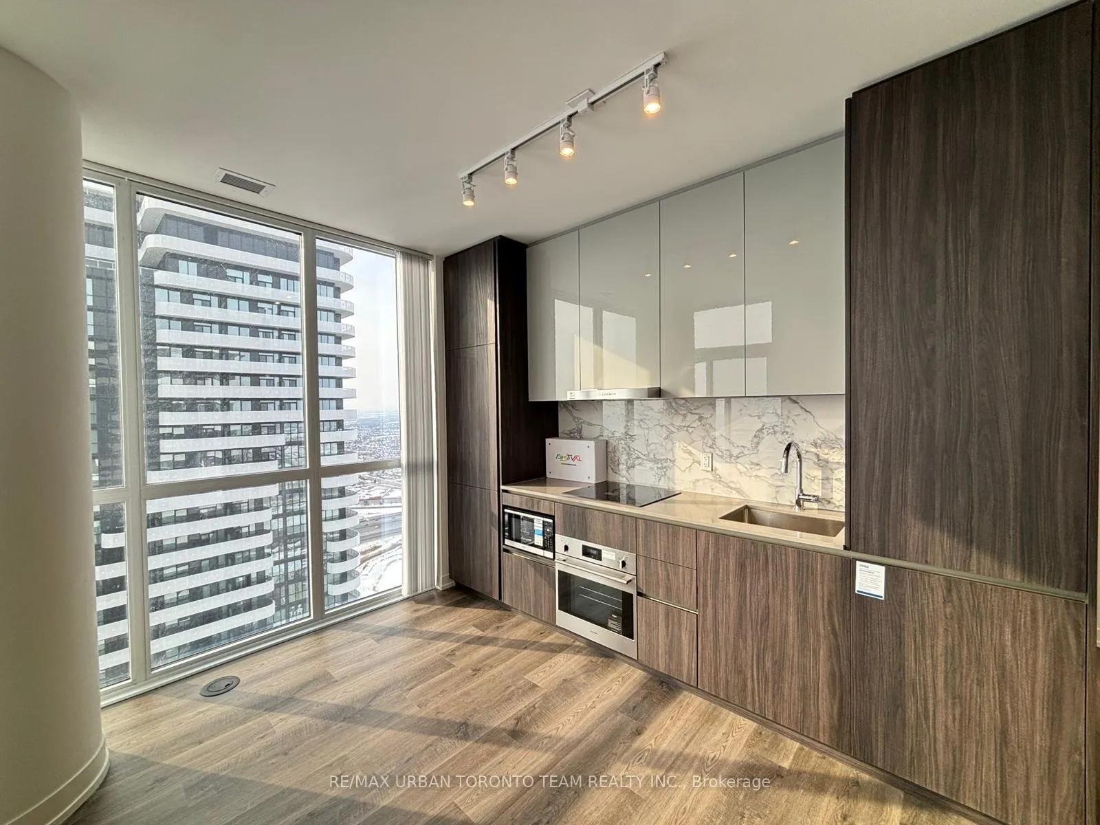 Photo 4 of Unit 6012, 8 Interchange Way, Vaughan, Vaughan Corporate Centre — HOMEH