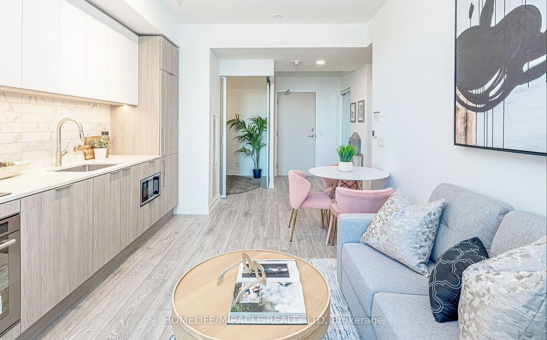 Photo 4 of Unit 1801, 2020 Bathurst Street, Toronto, Humewood-Cedarvale — HOMEH