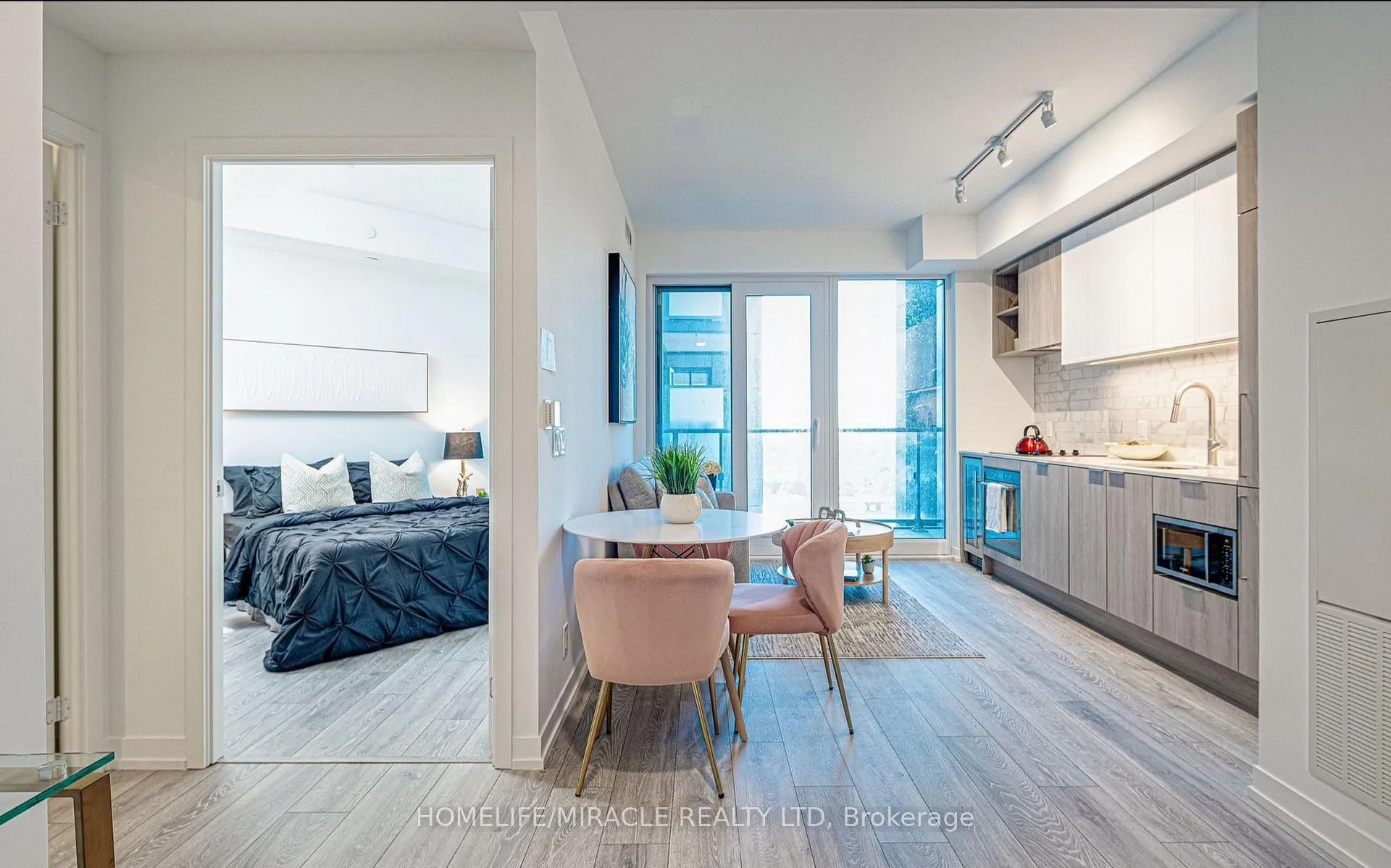Photo 6 of Unit 1801, 2020 Bathurst Street, Toronto, Humewood-Cedarvale — HOMEH