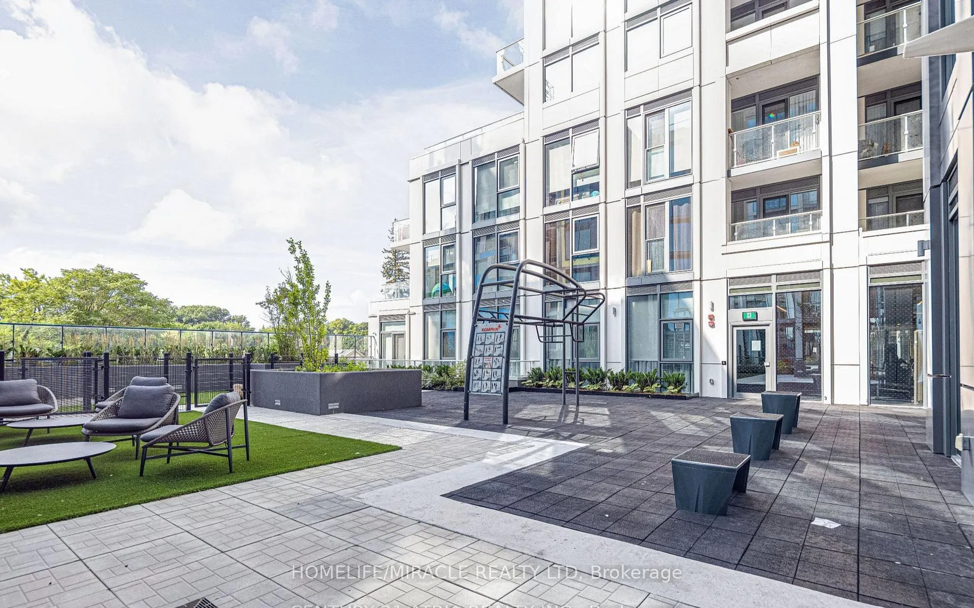 Photo 14 of Unit 1801, 2020 Bathurst Street, Toronto, Humewood-Cedarvale — HOMEH