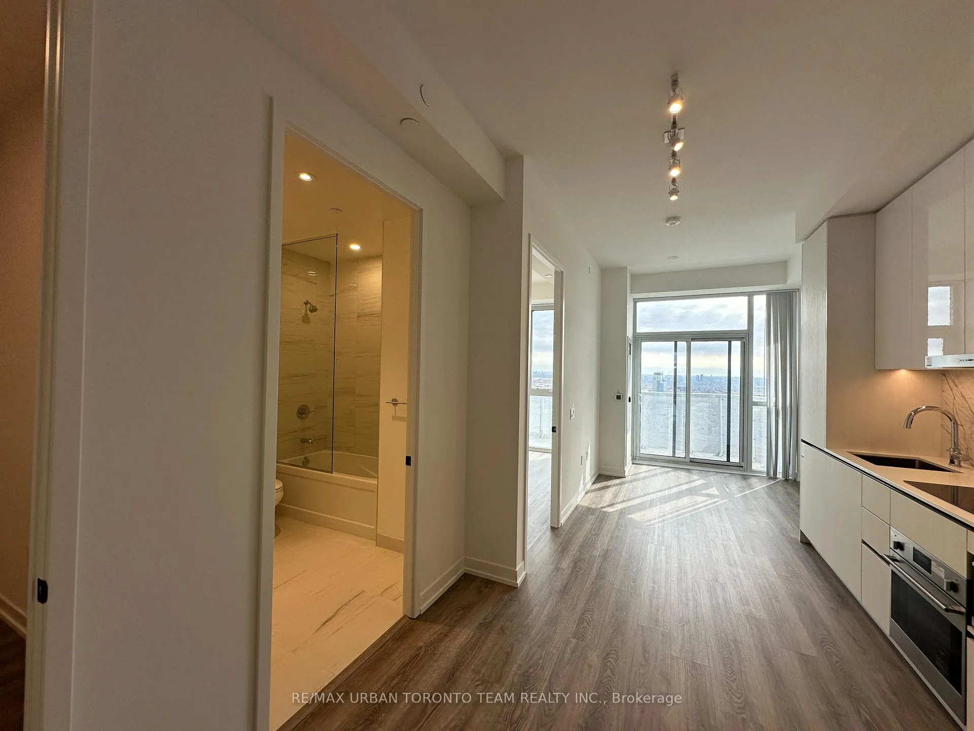 Photo 2 of Unit 4908, 8 Interchange Way, Vaughan, Vaughan Corporate Centre — HOMEH