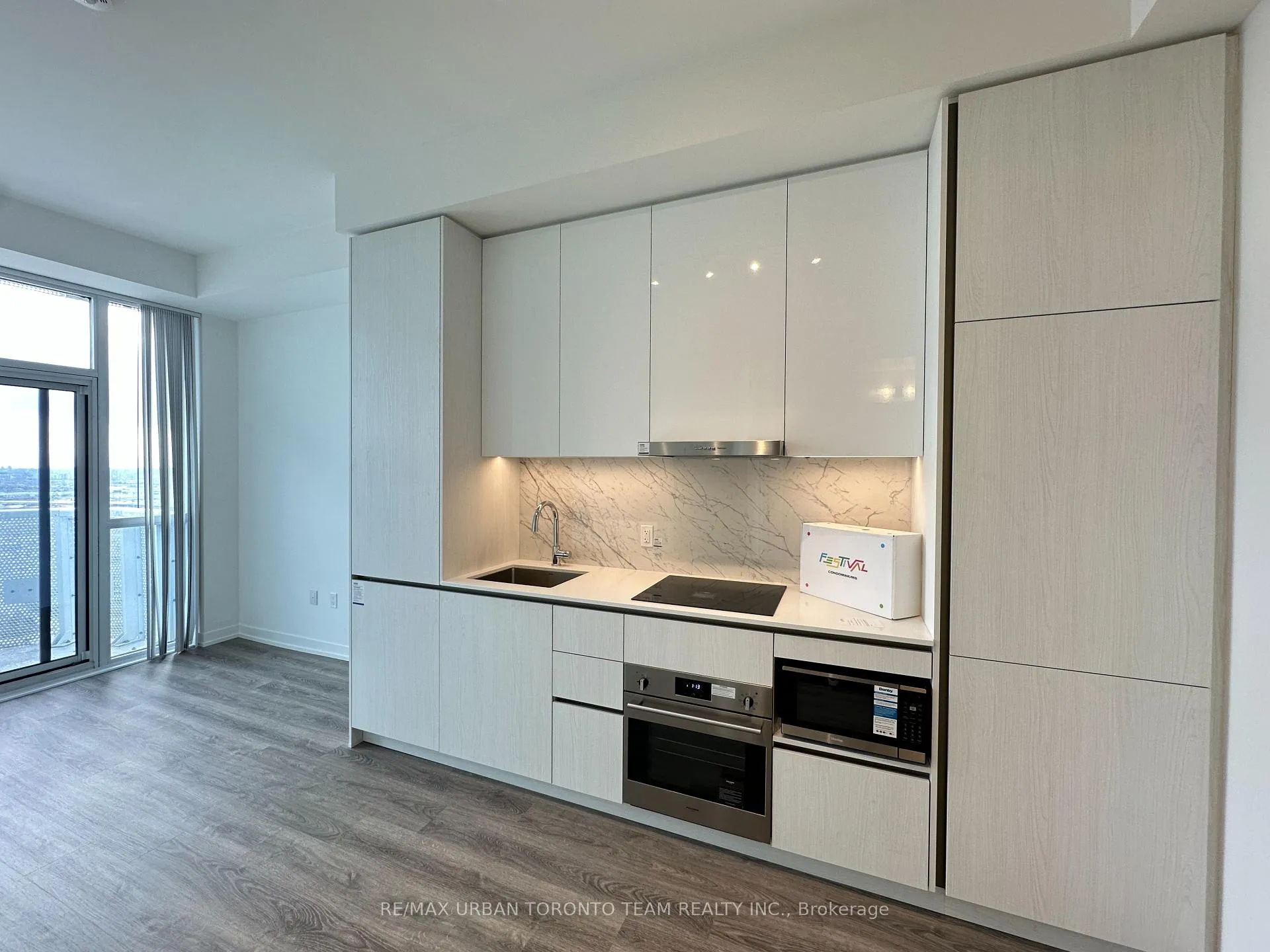 Photo 3 of Unit 4908, 8 Interchange Way, Vaughan, Vaughan Corporate Centre — HOMEH