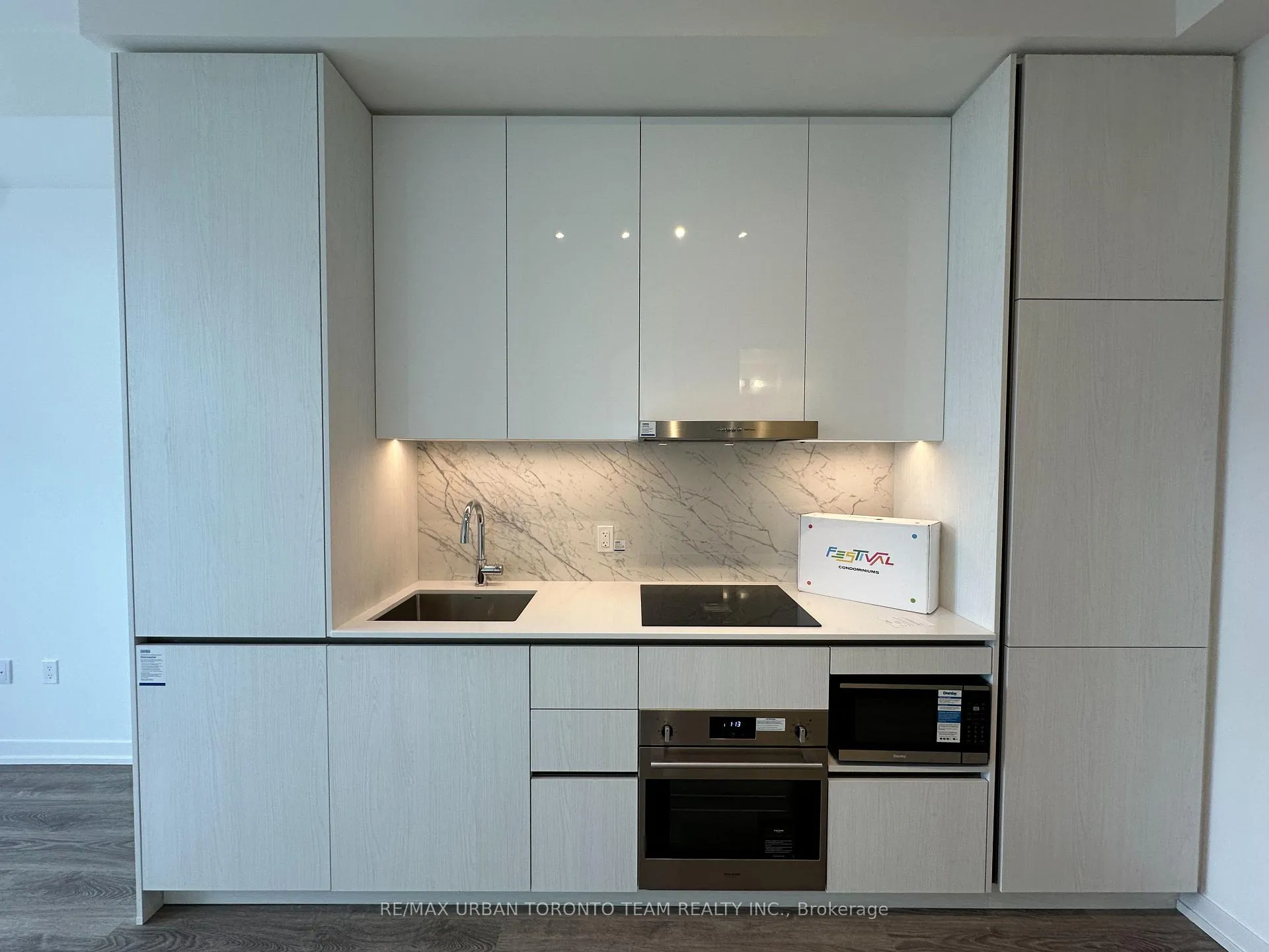 Photo 4 of Unit 4908, 8 Interchange Way, Vaughan, Vaughan Corporate Centre — HOMEH