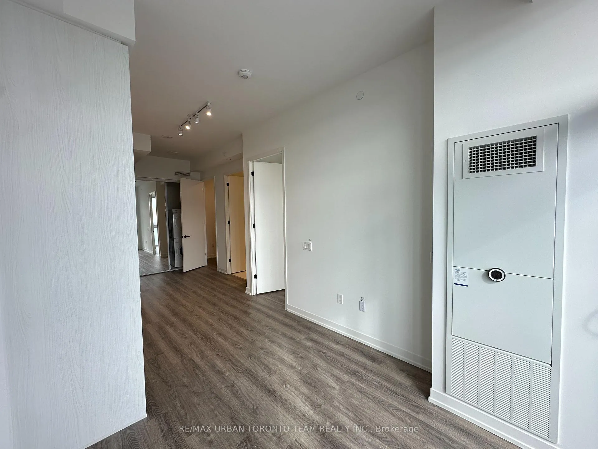 Photo 5 of Unit 4908, 8 Interchange Way, Vaughan, Vaughan Corporate Centre — HOMEH