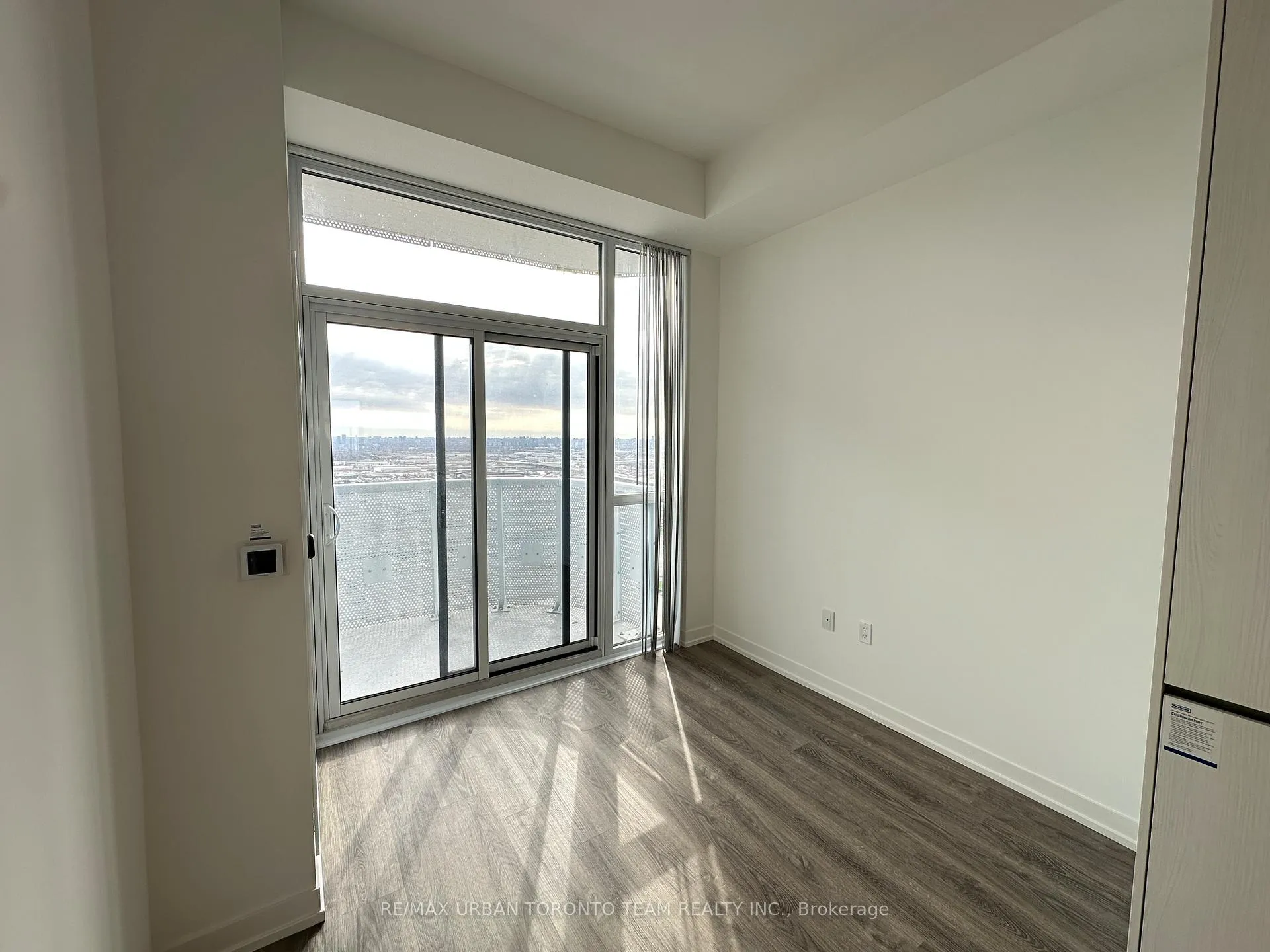 Photo 6 of Unit 4908, 8 Interchange Way, Vaughan, Vaughan Corporate Centre — HOMEH