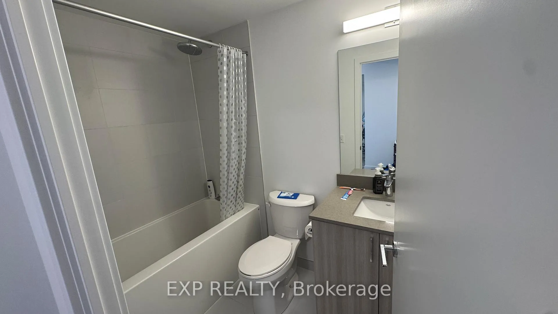 Photo 4 of Unit 630, 1005 Dundas St E, Oakville, Joshua Meadows — HOMEH