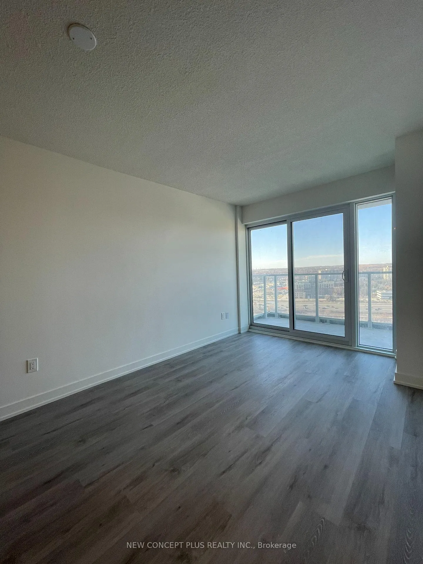 Photo 4 of Unit 2102, 1010 Sandy Beach Road, Pickering, Bay Ridges — HOMEH