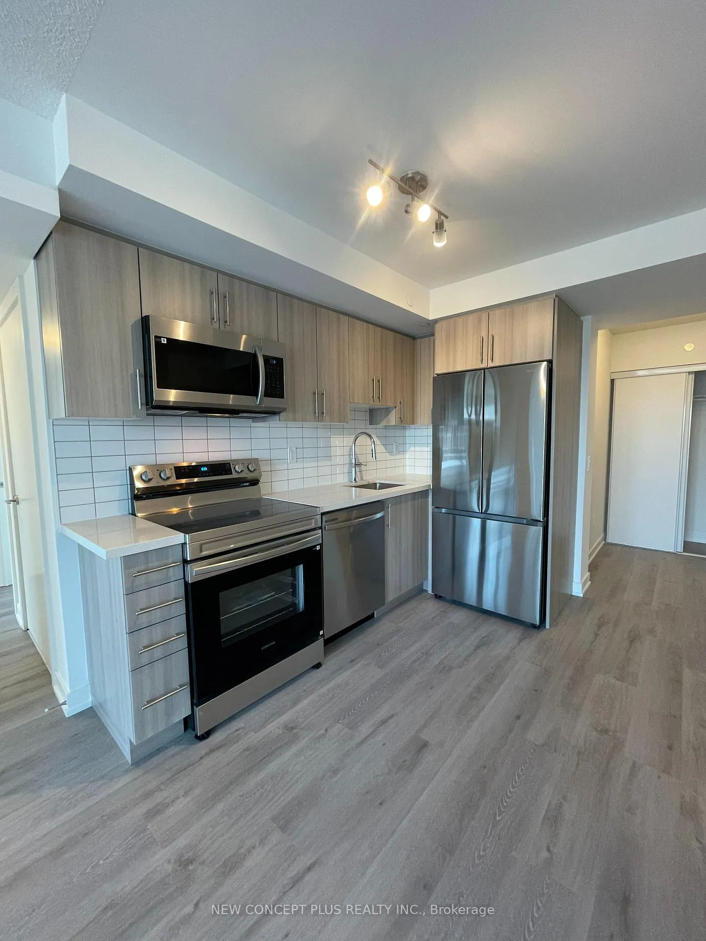 Photo 8 of Unit 2102, 1010 Sandy Beach Road, Pickering, Bay Ridges — HOMEH