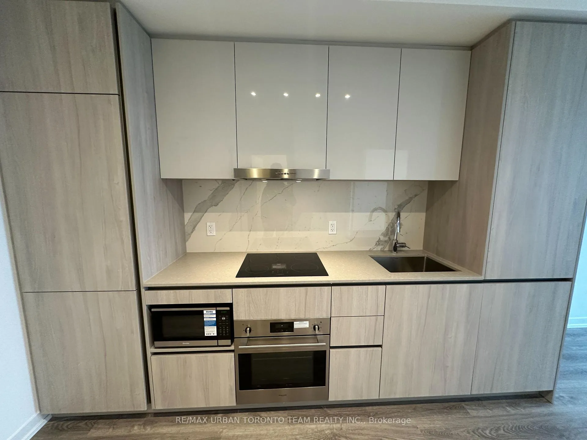 Photo 4 of Unit 5305, 8 Interchange Way, Vaughan, Vaughan Corporate Centre — HOMEH