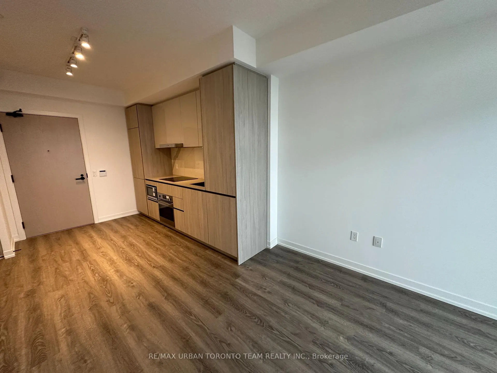 Photo 6 of Unit 5305, 8 Interchange Way, Vaughan, Vaughan Corporate Centre — HOMEH