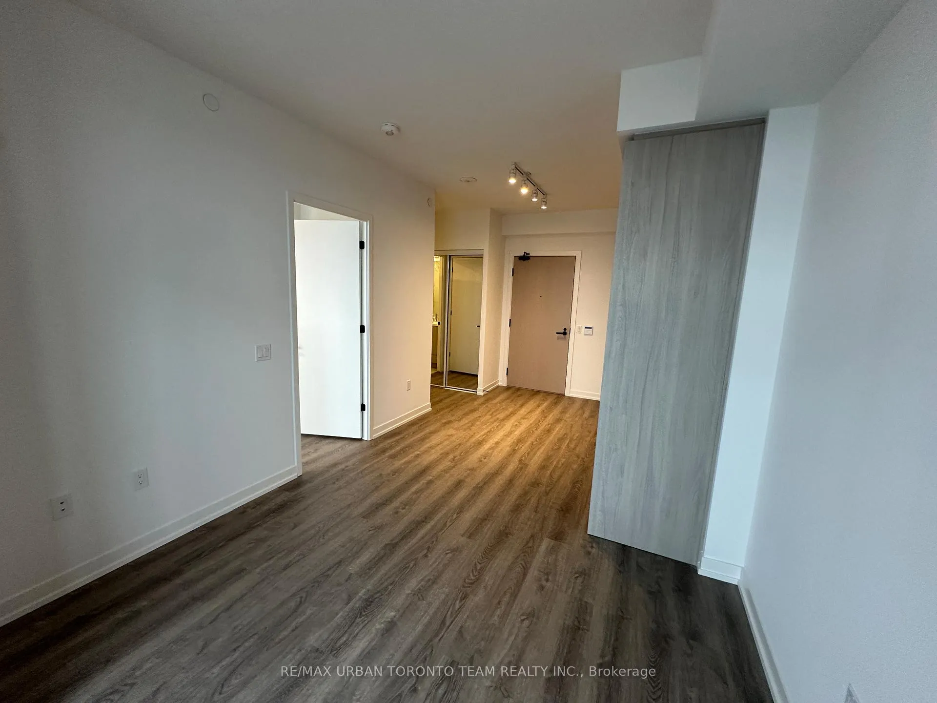 Photo 7 of Unit 5305, 8 Interchange Way, Vaughan, Vaughan Corporate Centre — HOMEH