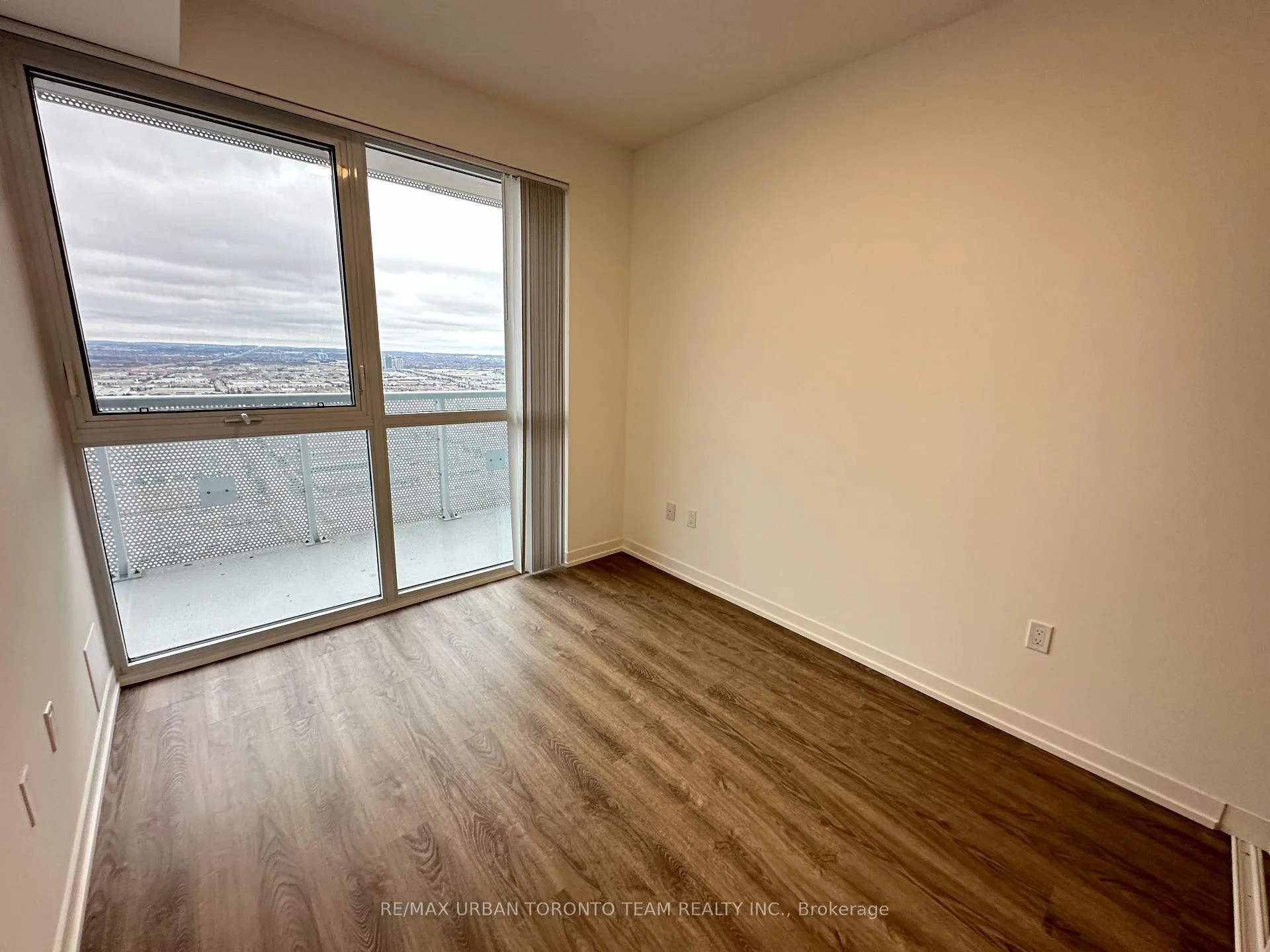 Photo 8 of Unit 5305, 8 Interchange Way, Vaughan, Vaughan Corporate Centre — HOMEH