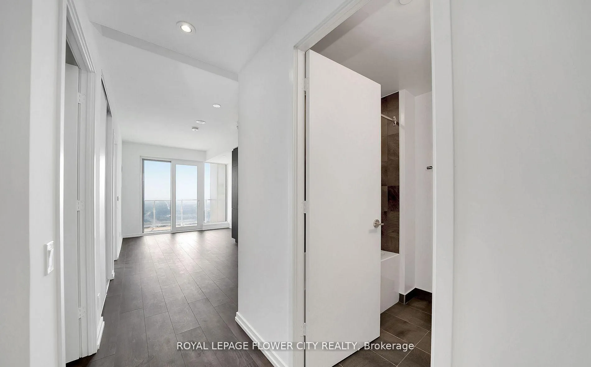Photo 6 of Unit 4909, 1000 Portage Parkway, Vaughan, Vaughan Corporate Centre — HOMEH