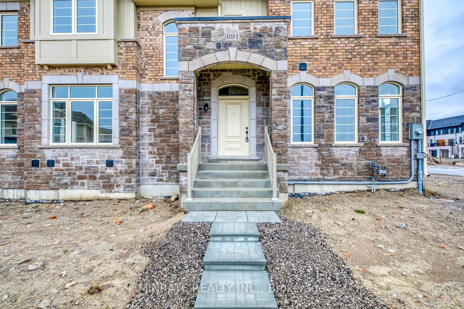 Photo 3 of 691 Catalina Manor, Pickering, Rural Pickering — HOMEH