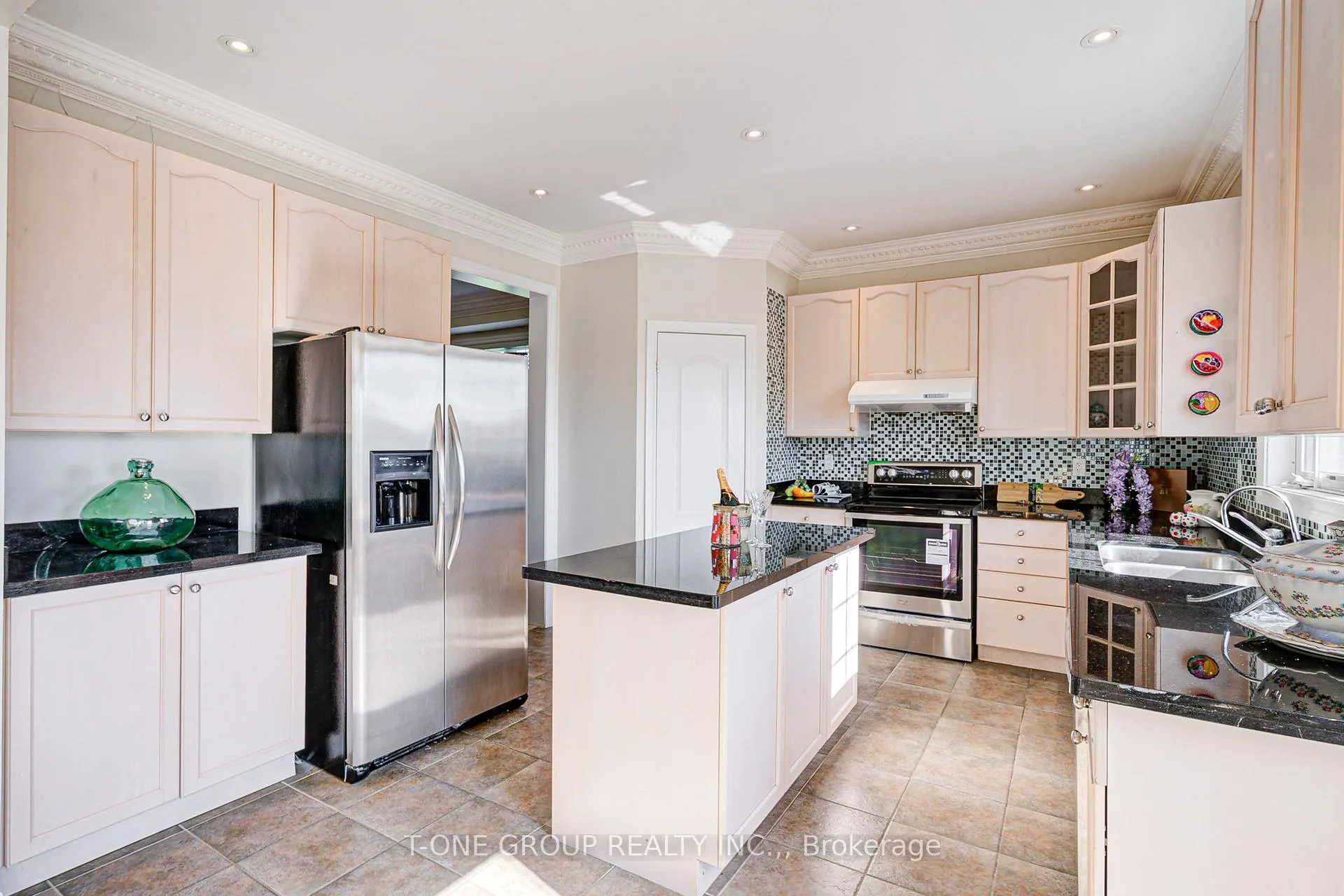 Photo 19 of 39 Boulderbrook Drive, Scarborough, Rouge — HOMEH
