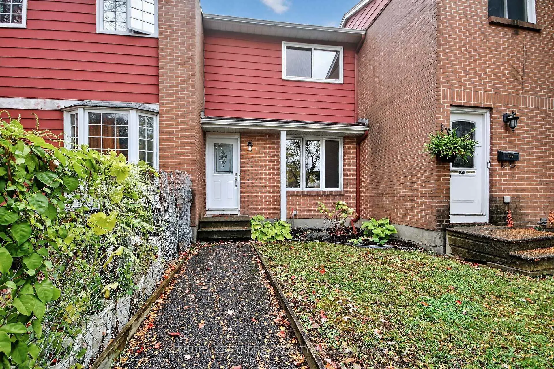 Photo 1 of 928 Meadowlands Drive, Ottawa, Carleton Heights — HOMEH