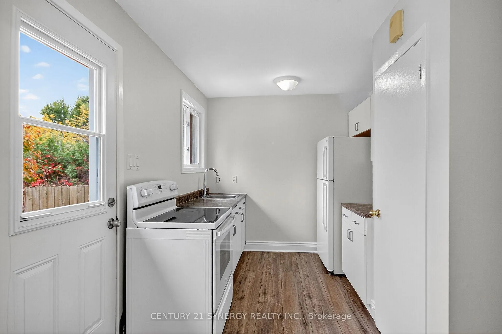Photo 4 of 928 Meadowlands Drive, Ottawa, Carleton Heights — HOMEH