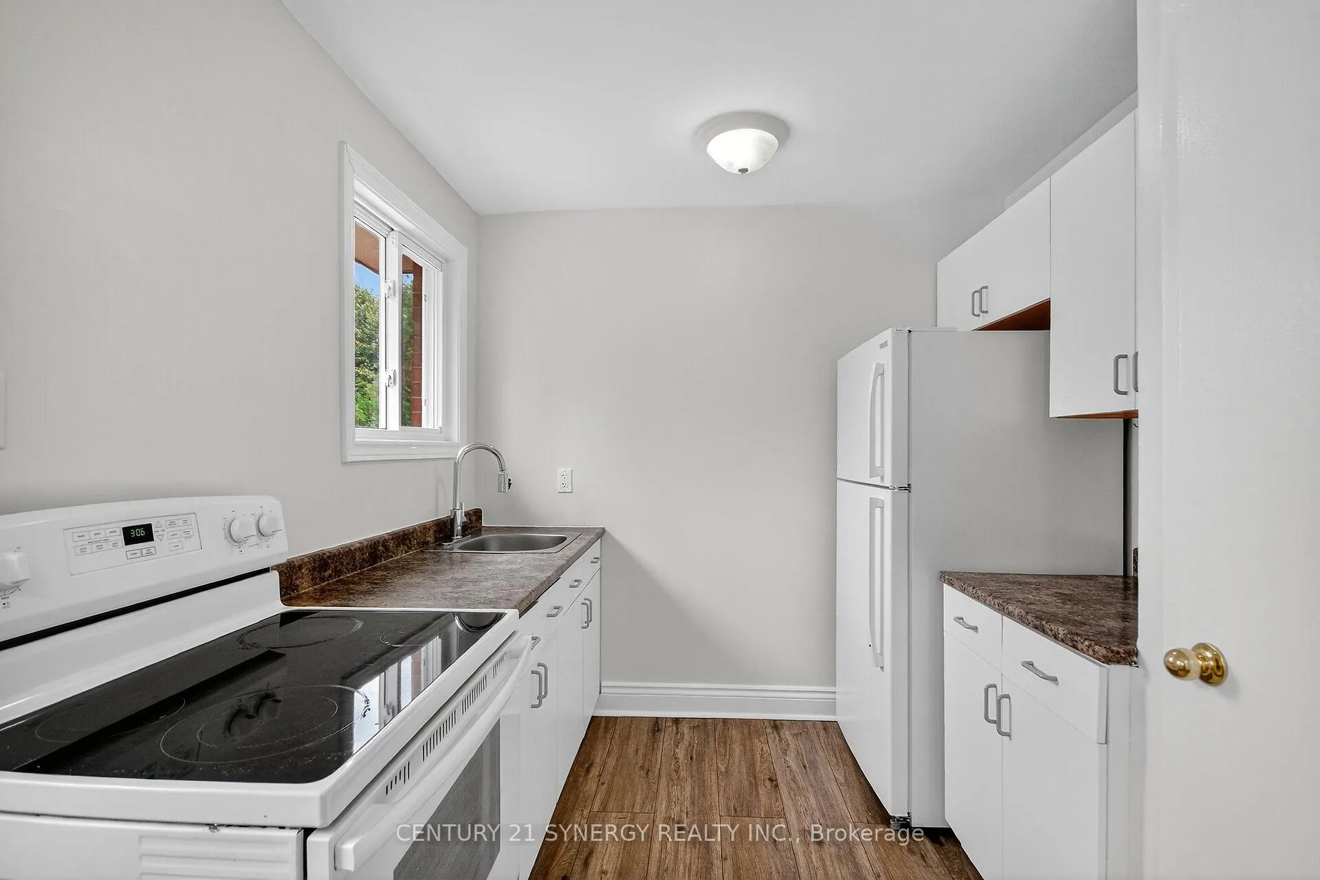 Photo 5 of 928 Meadowlands Drive, Ottawa, Carleton Heights — HOMEH
