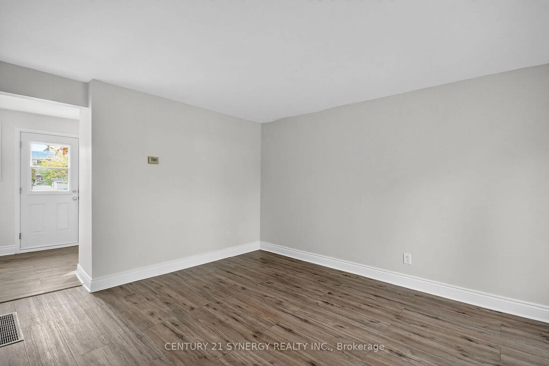 Photo 8 of 928 Meadowlands Drive, Ottawa, Carleton Heights — HOMEH