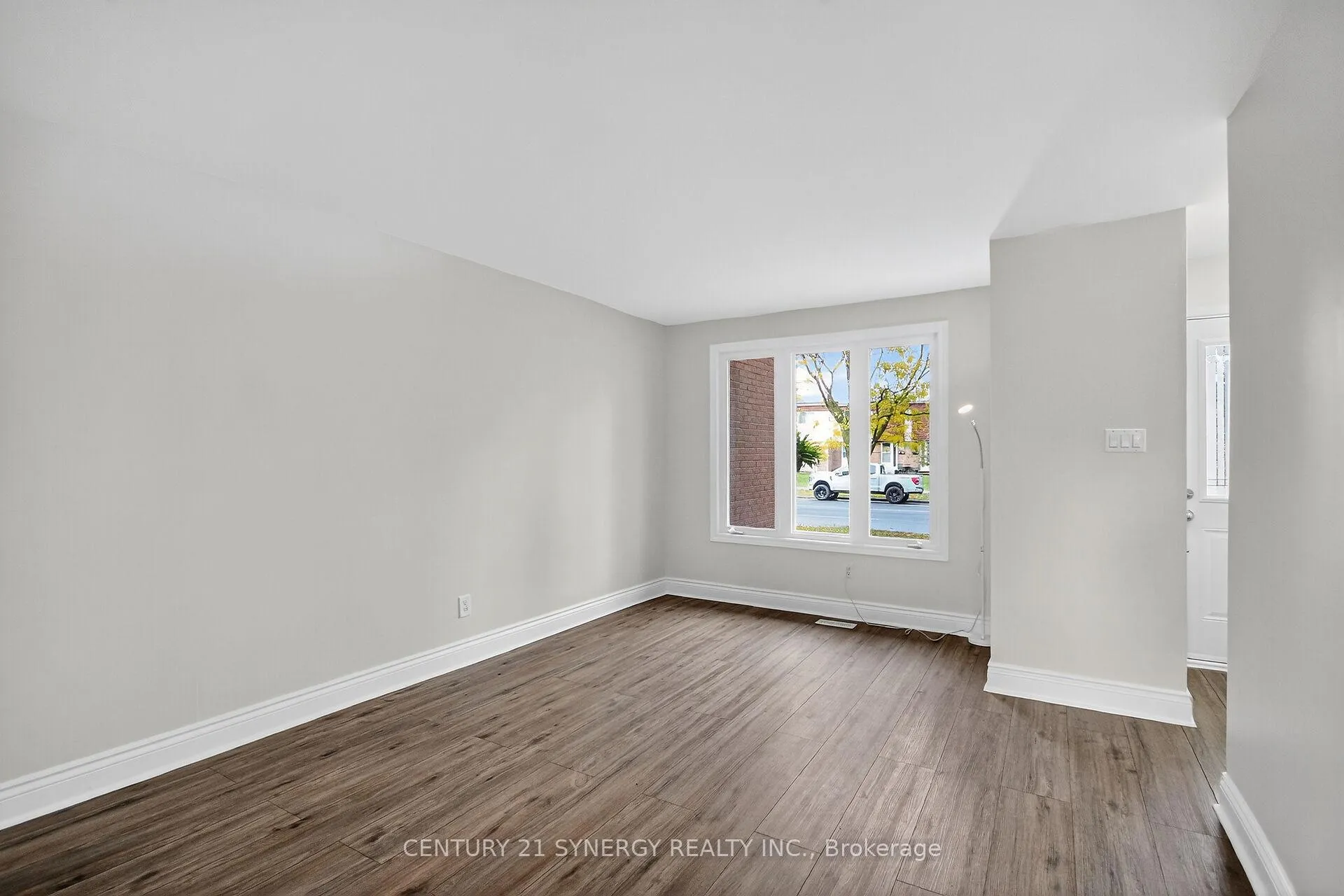 Photo 9 of 928 Meadowlands Drive, Ottawa, Carleton Heights — HOMEH