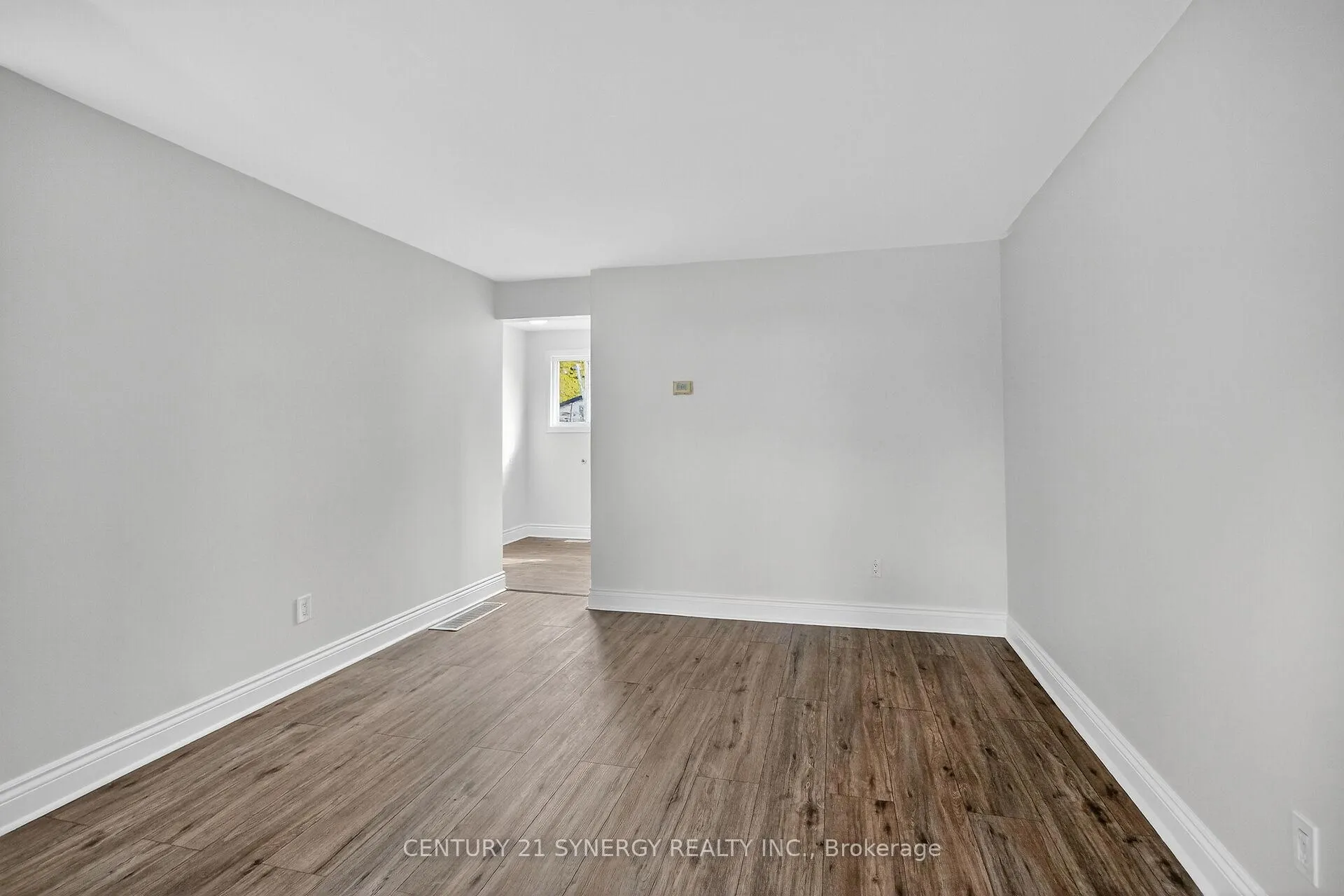 Photo 11 of 928 Meadowlands Drive, Ottawa, Carleton Heights — HOMEH