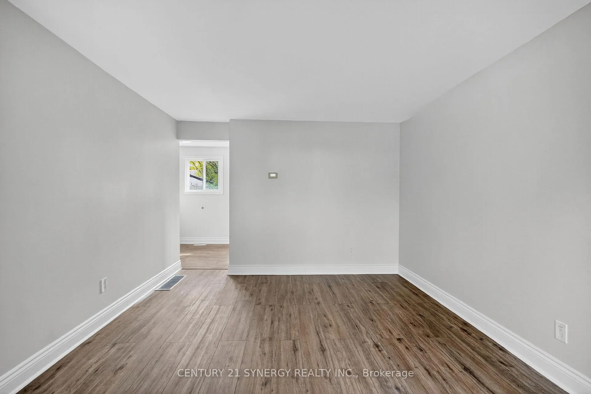 Photo 12 of 928 Meadowlands Drive, Ottawa, Carleton Heights — HOMEH