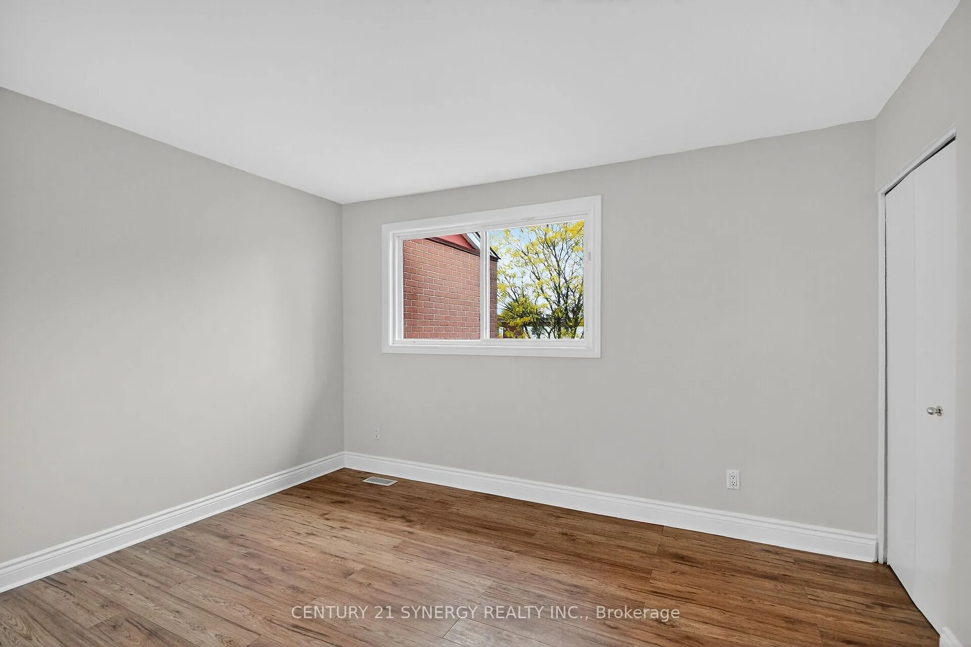 Photo 15 of 928 Meadowlands Drive, Ottawa, Carleton Heights — HOMEH