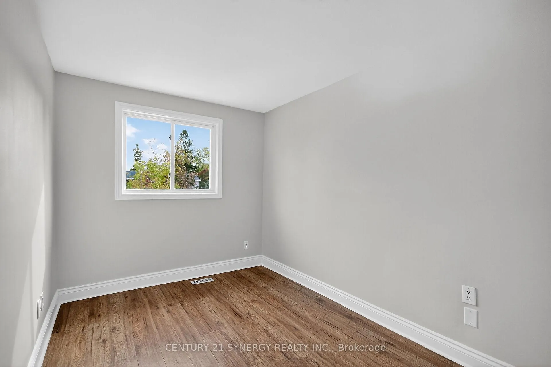 Photo 17 of 928 Meadowlands Drive, Ottawa, Carleton Heights — HOMEH