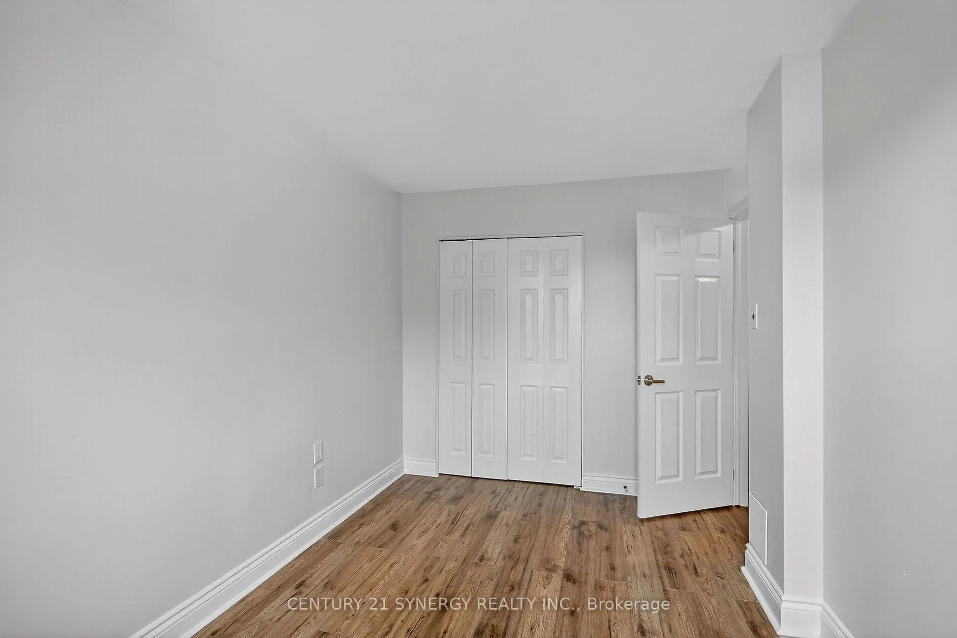 Photo 18 of 928 Meadowlands Drive, Ottawa, Carleton Heights — HOMEH