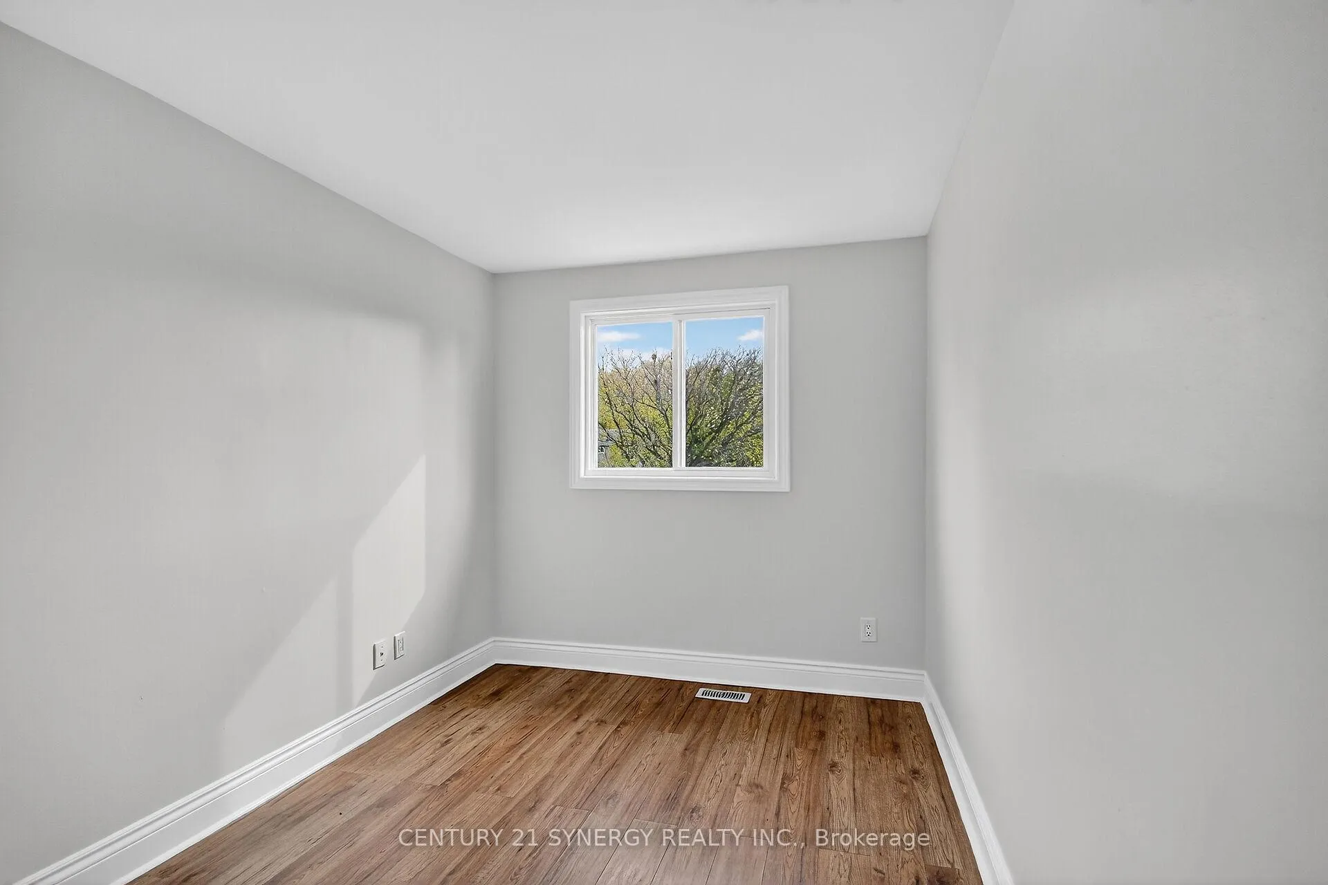 Photo 19 of 928 Meadowlands Drive, Ottawa, Carleton Heights — HOMEH