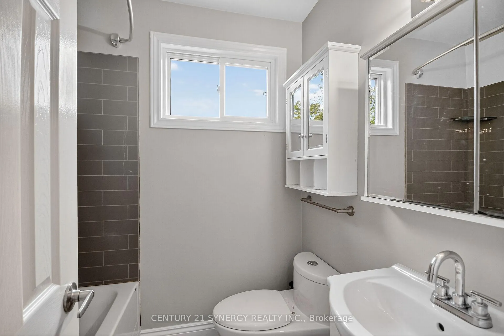 Photo 20 of 928 Meadowlands Drive, Ottawa, Carleton Heights — HOMEH