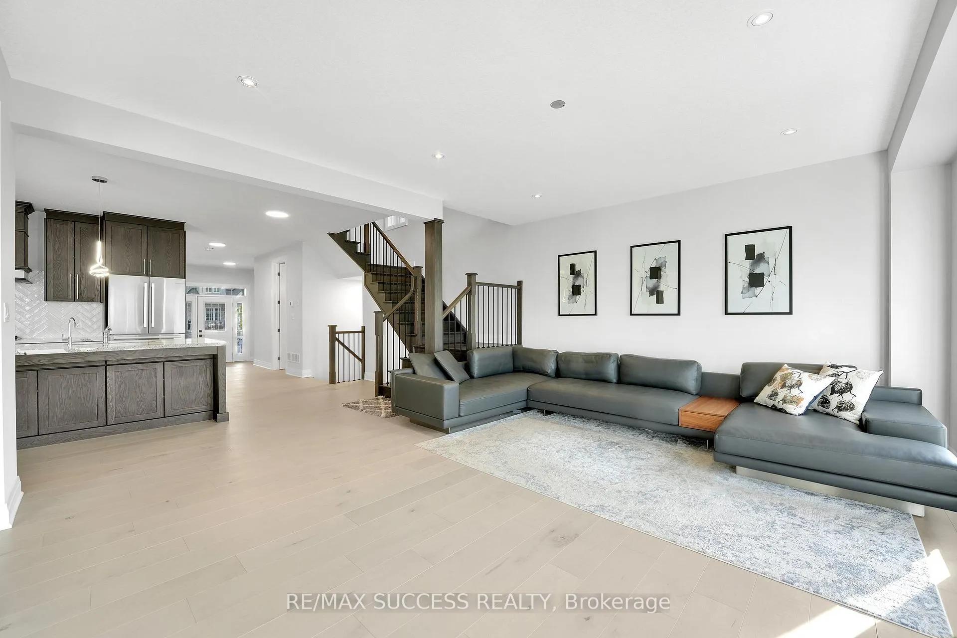 Photo 5 of 554 Bridgemill Crescent E, Kitchener, Grand River South — HOMEH