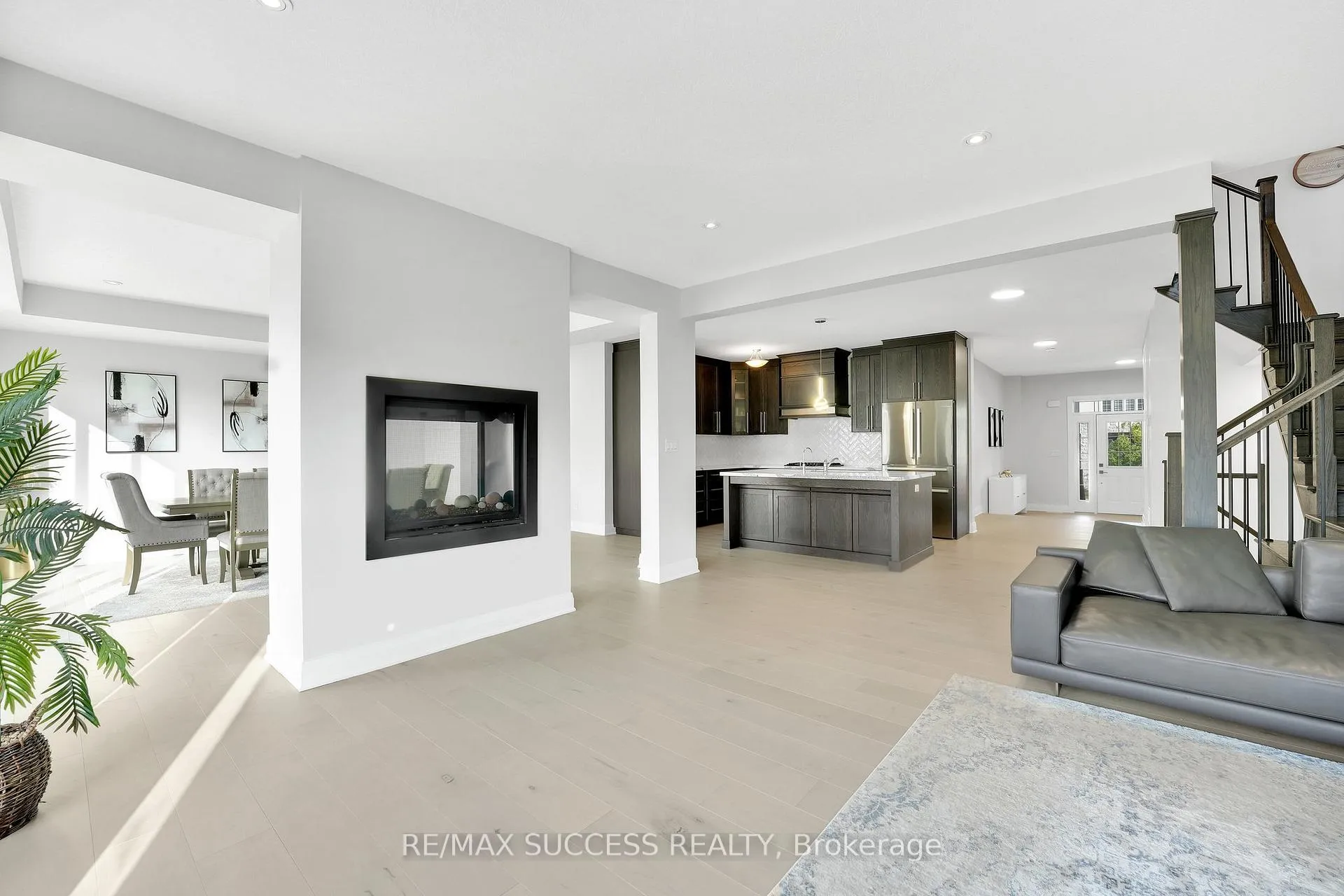 Photo 7 of 554 Bridgemill Crescent E, Kitchener, Grand River South — HOMEH