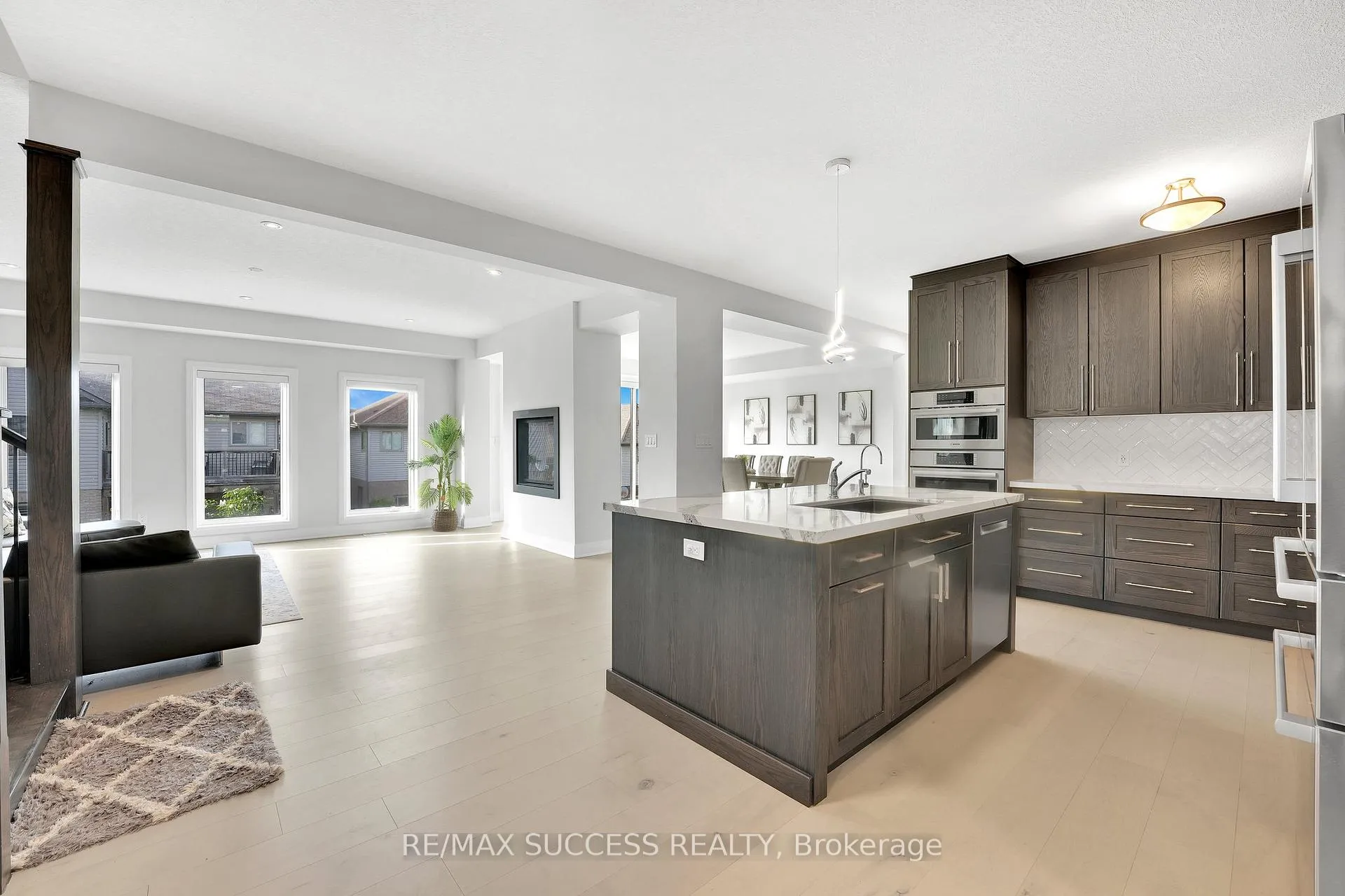 Photo 11 of 554 Bridgemill Crescent E, Kitchener, Grand River South — HOMEH