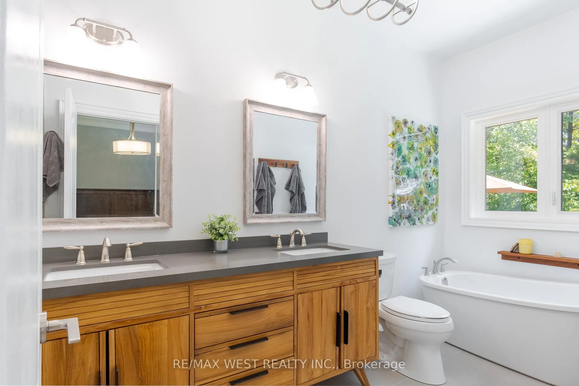 Photo 9 of 84 Castelli Court, Caledon, Bolton North — HOMEH