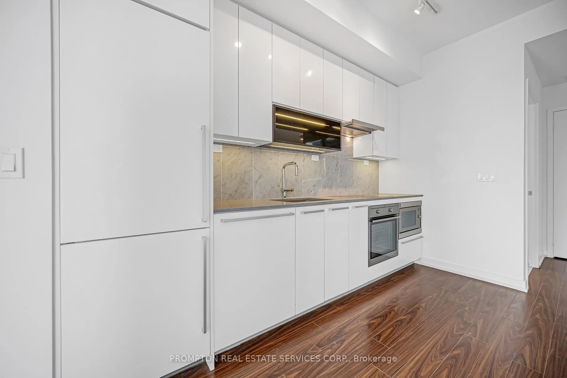 Photo 4 of Unit 507, 115 Mcmahon Drive, North York, Bayview Village — HOMEH