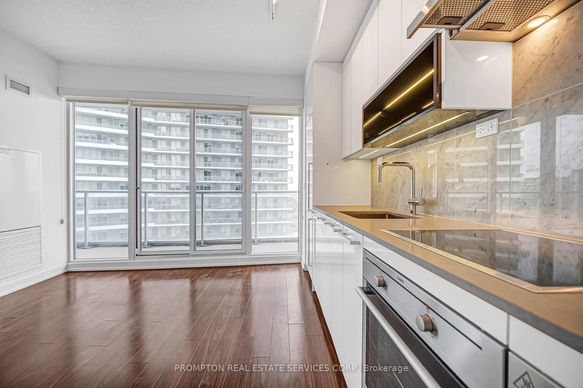 Photo 6 of Unit 507, 115 Mcmahon Drive, North York, Bayview Village — HOMEH