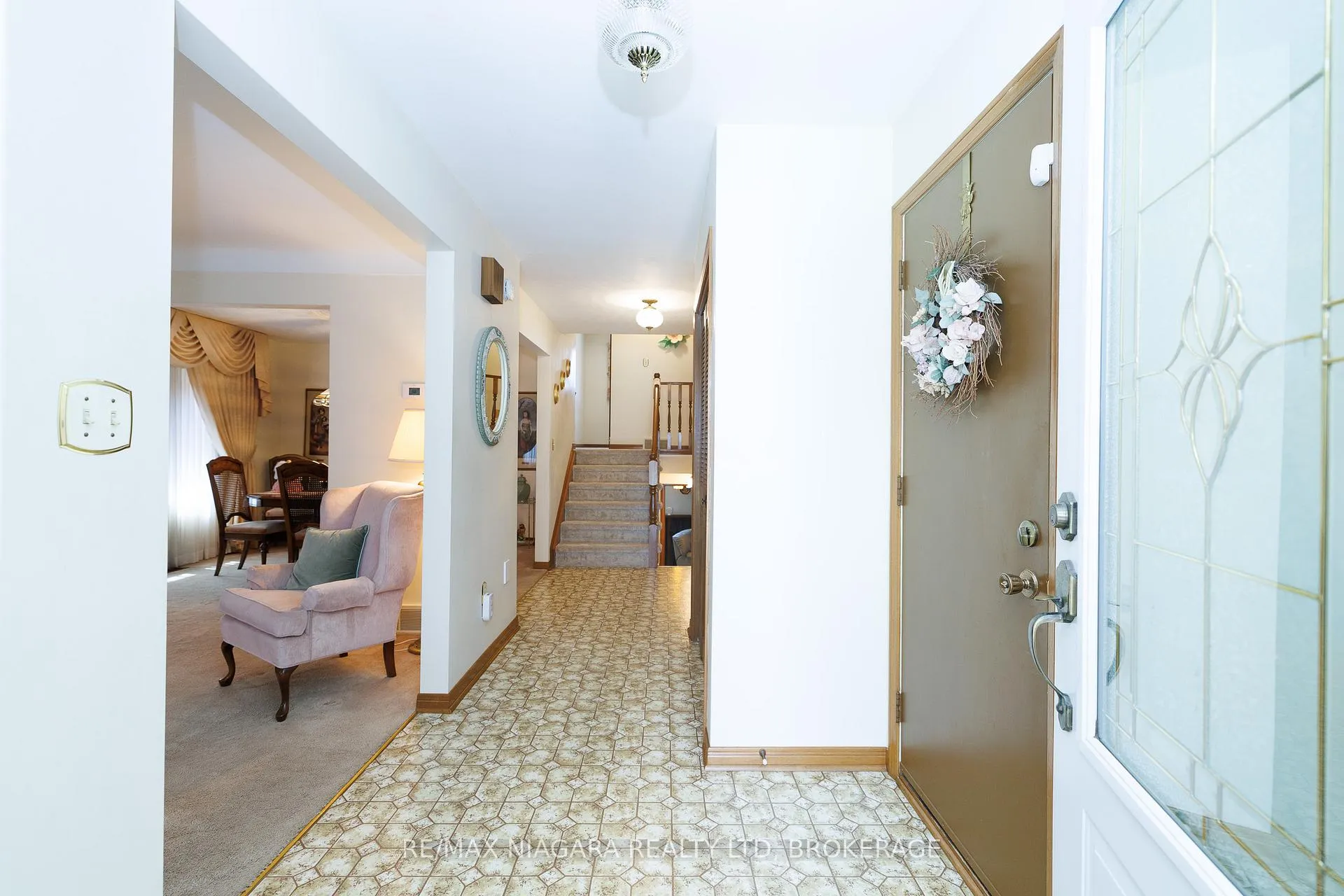 Photo 3 of 4409 Latina Crescent, Niagara Falls, Morrison — HOMEH