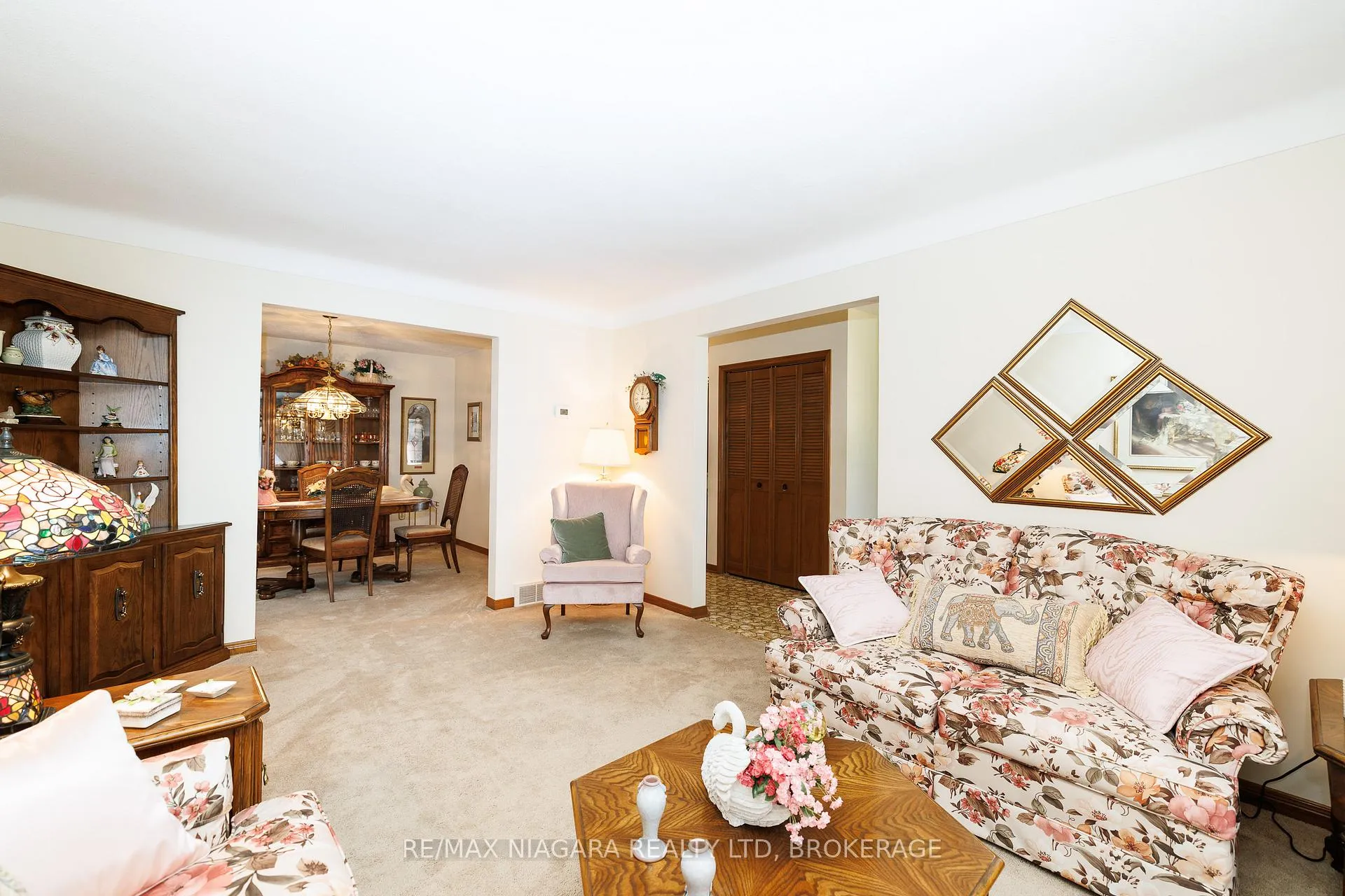 Photo 4 of 4409 Latina Crescent, Niagara Falls, Morrison — HOMEH