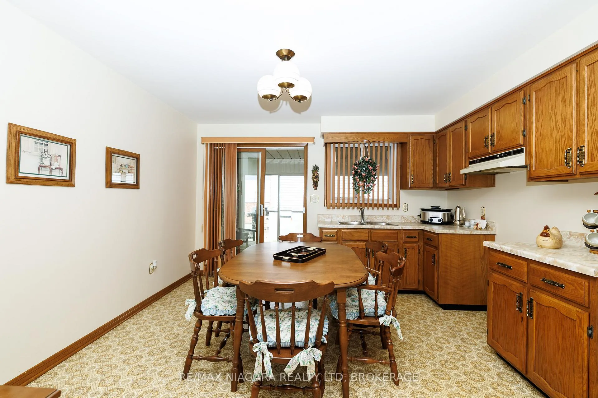 Photo 8 of 4409 Latina Crescent, Niagara Falls, Morrison — HOMEH