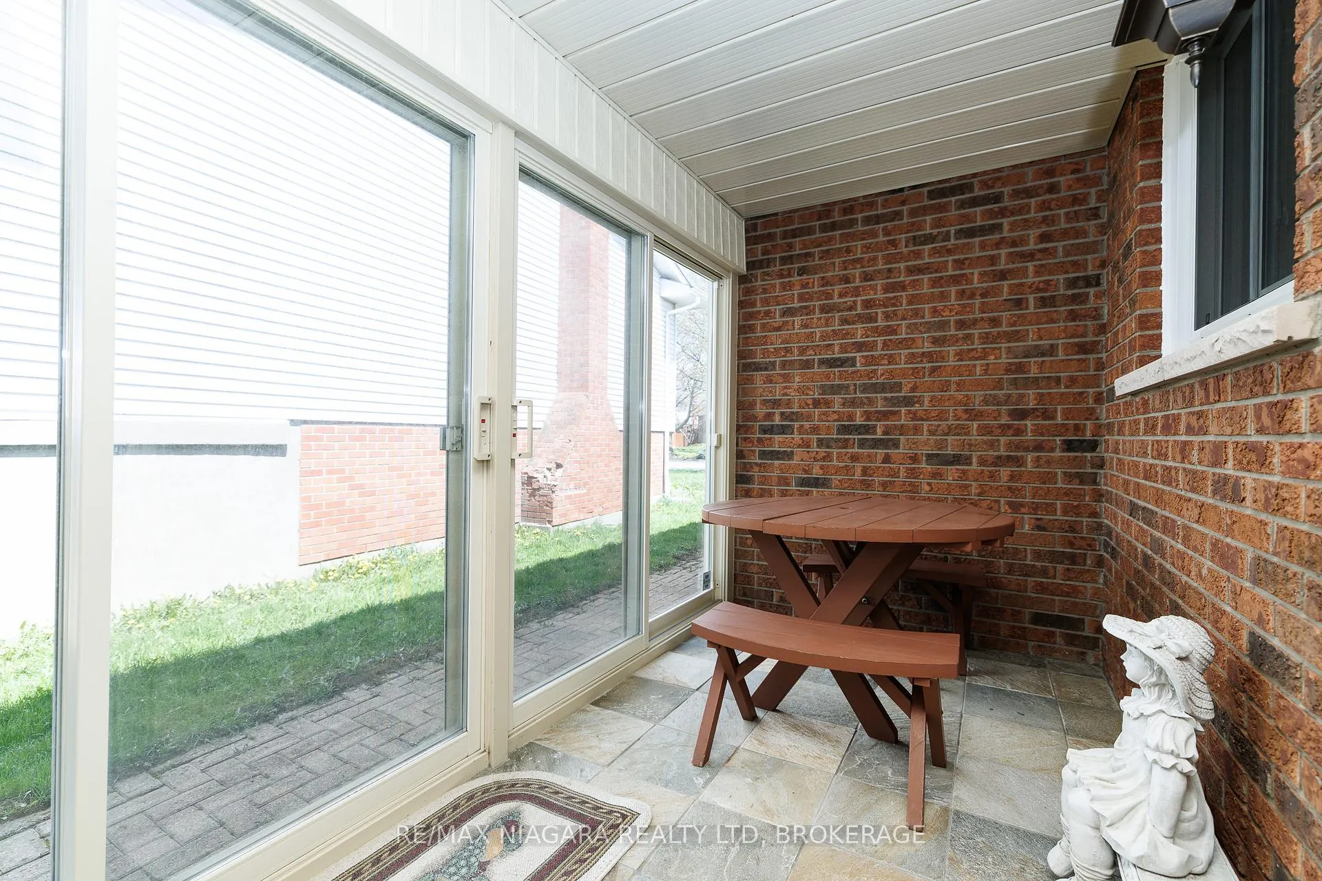 Photo 10 of 4409 Latina Crescent, Niagara Falls, Morrison — HOMEH