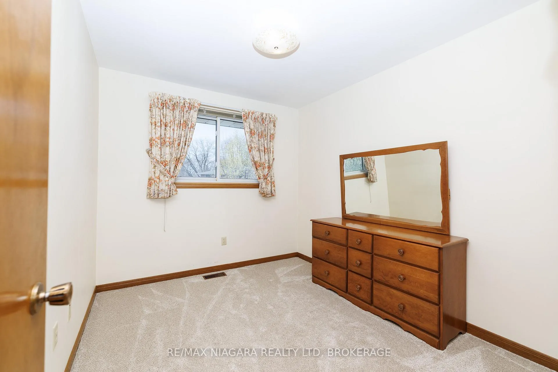 Photo 17 of 4409 Latina Crescent, Niagara Falls, Morrison — HOMEH
