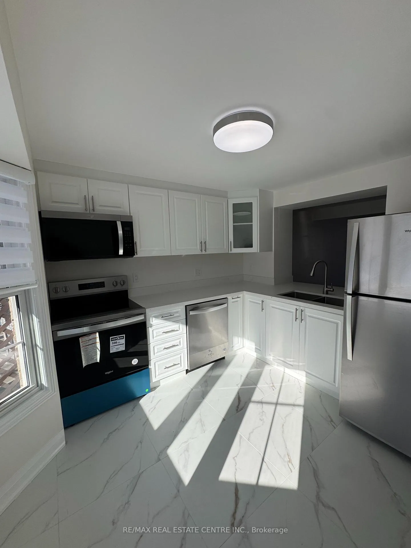 Photo 2 of 109 Connelly Drive, Kitchener, Highland West — HOMEH