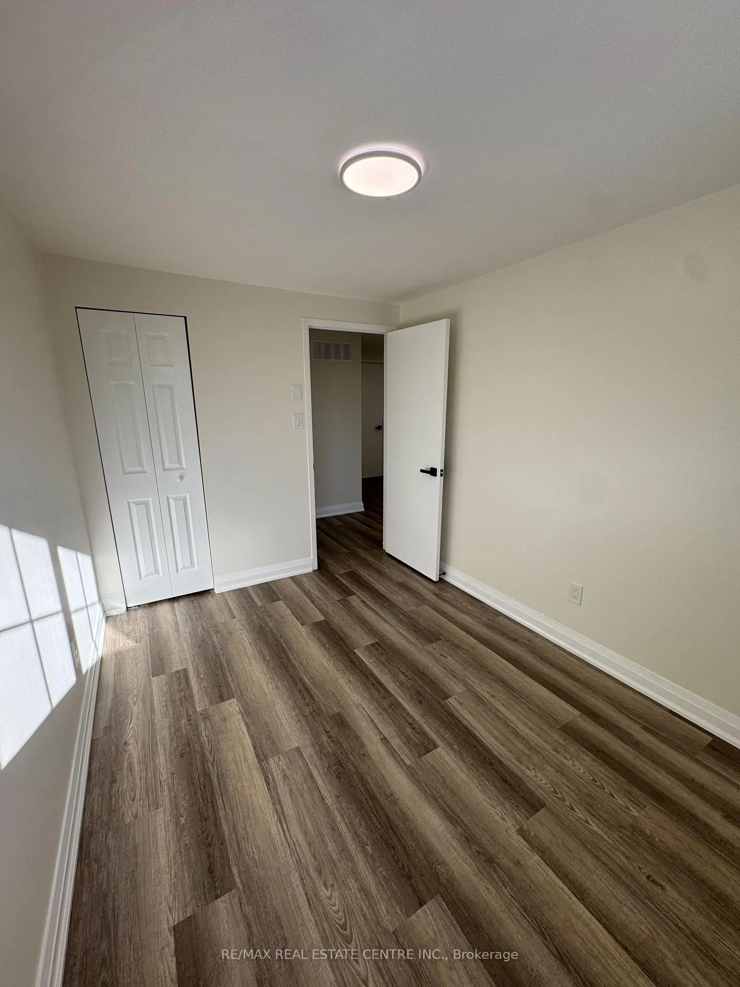 Photo 18 of 109 Connelly Drive, Kitchener, Highland West — HOMEH