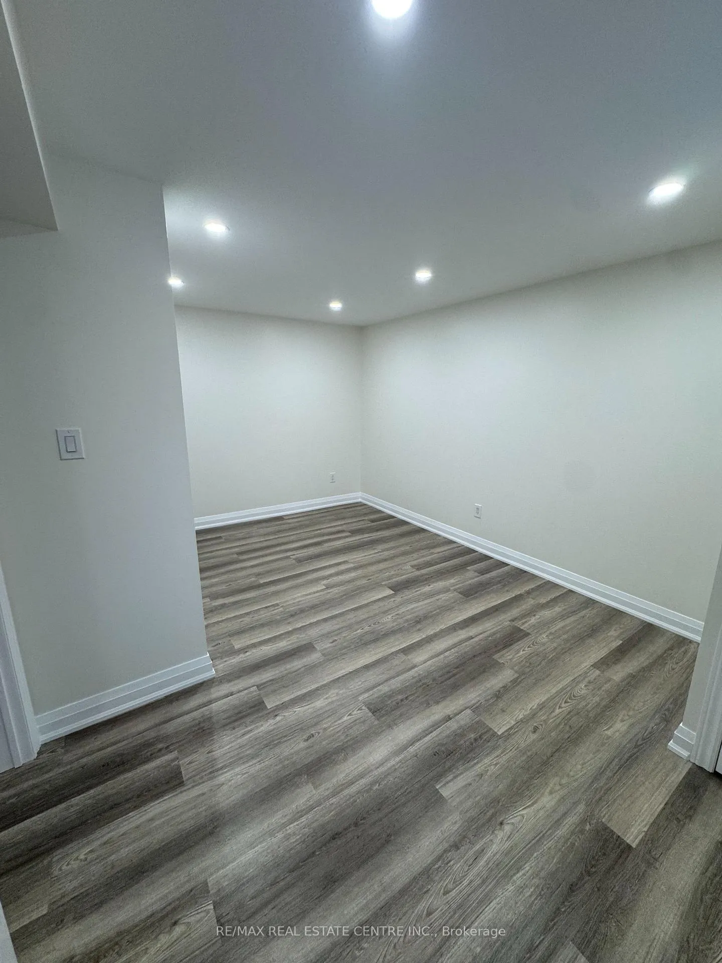Photo 23 of 109 Connelly Drive, Kitchener, Highland West — HOMEH