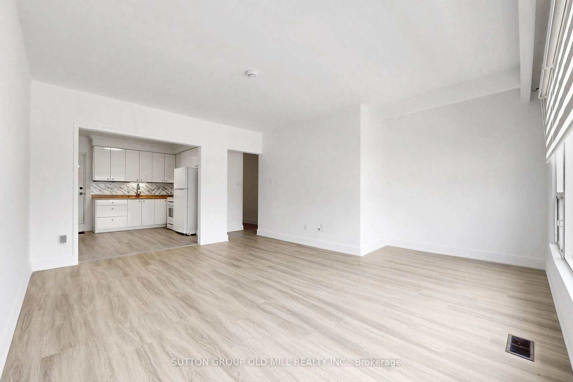 Photo 2 of 809A St Clair Avenue W, Toronto, Wychwood — HOMEH
