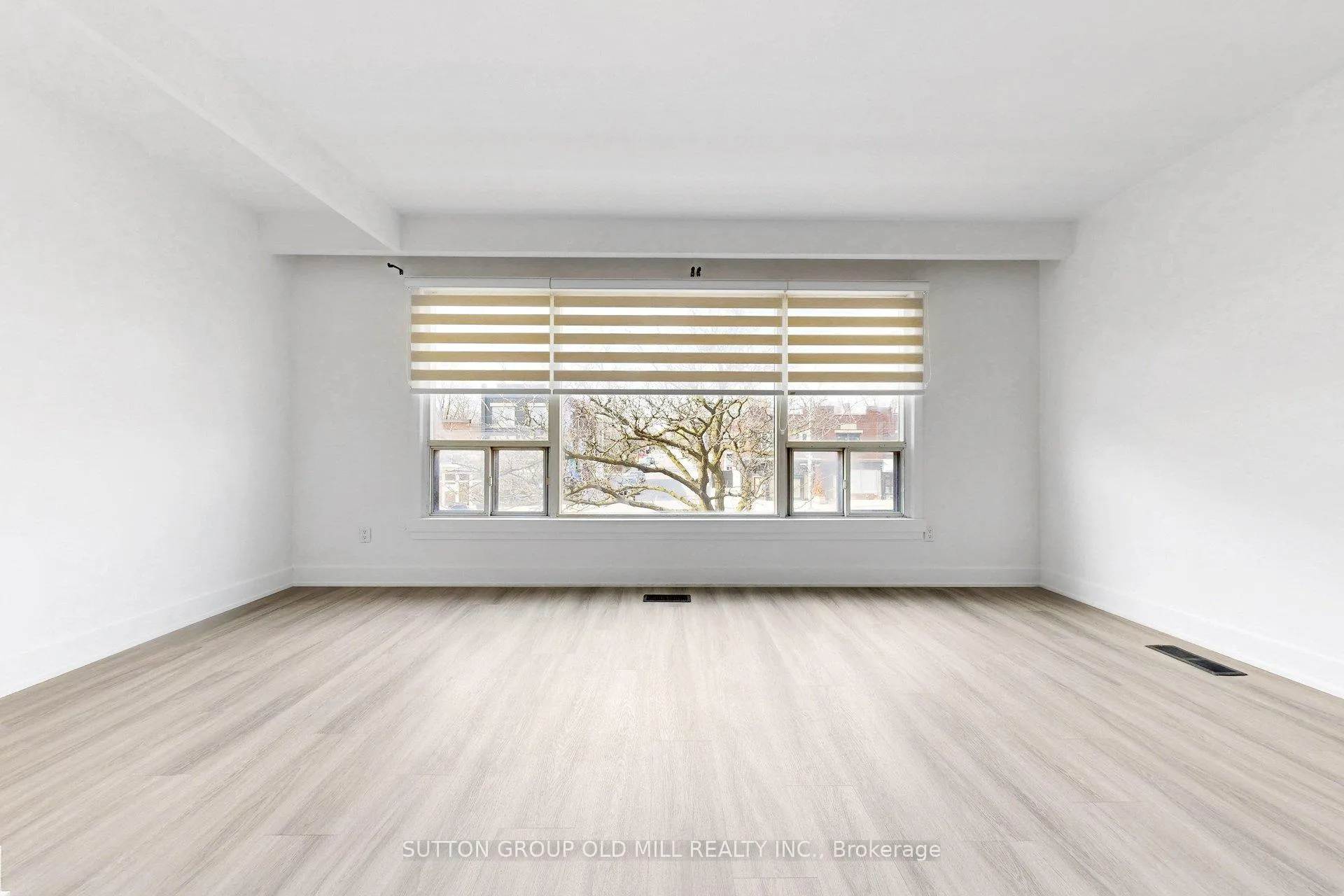 Photo 3 of 809A St Clair Avenue W, Toronto, Wychwood — HOMEH