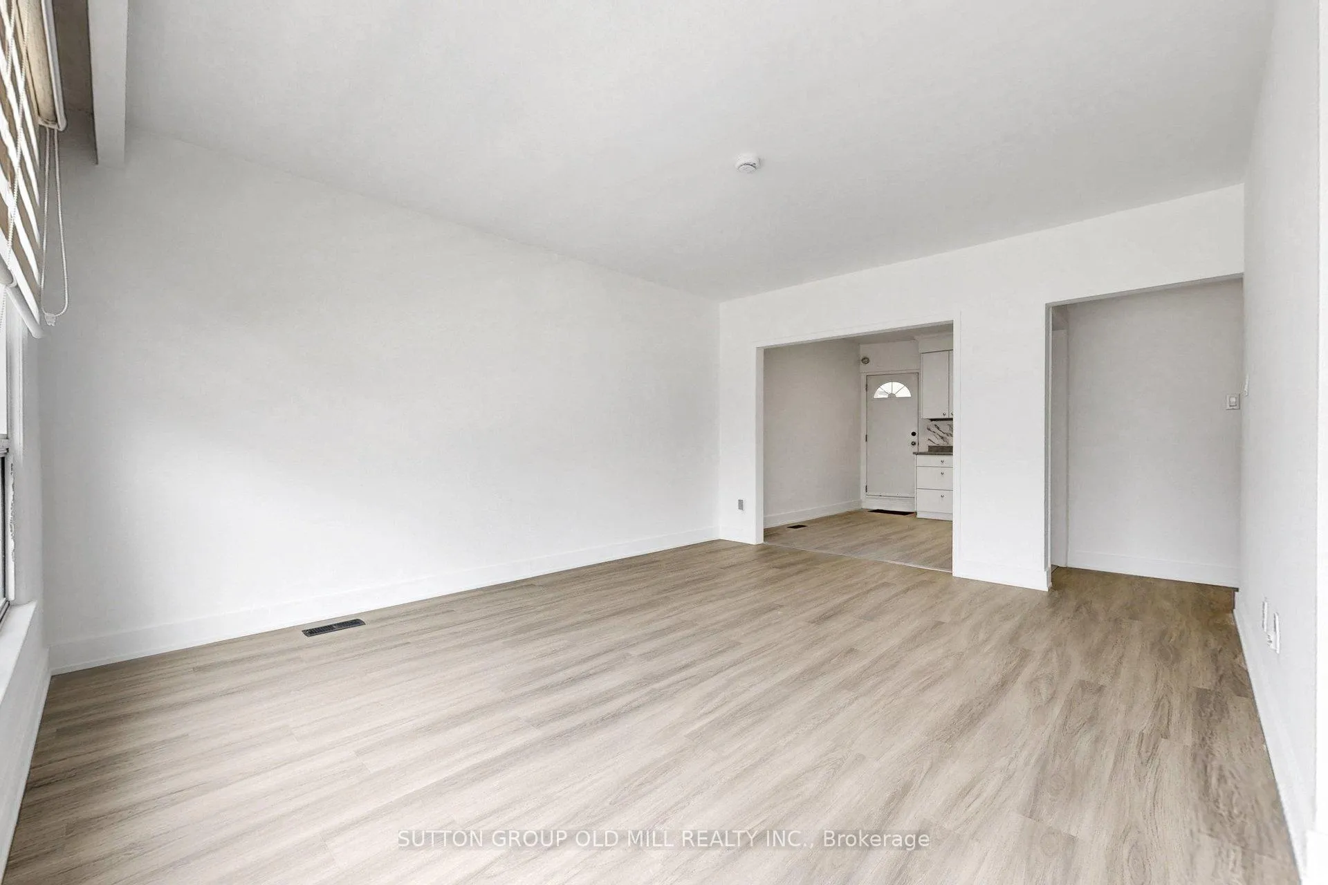 Photo 4 of 809A St Clair Avenue W, Toronto, Wychwood — HOMEH