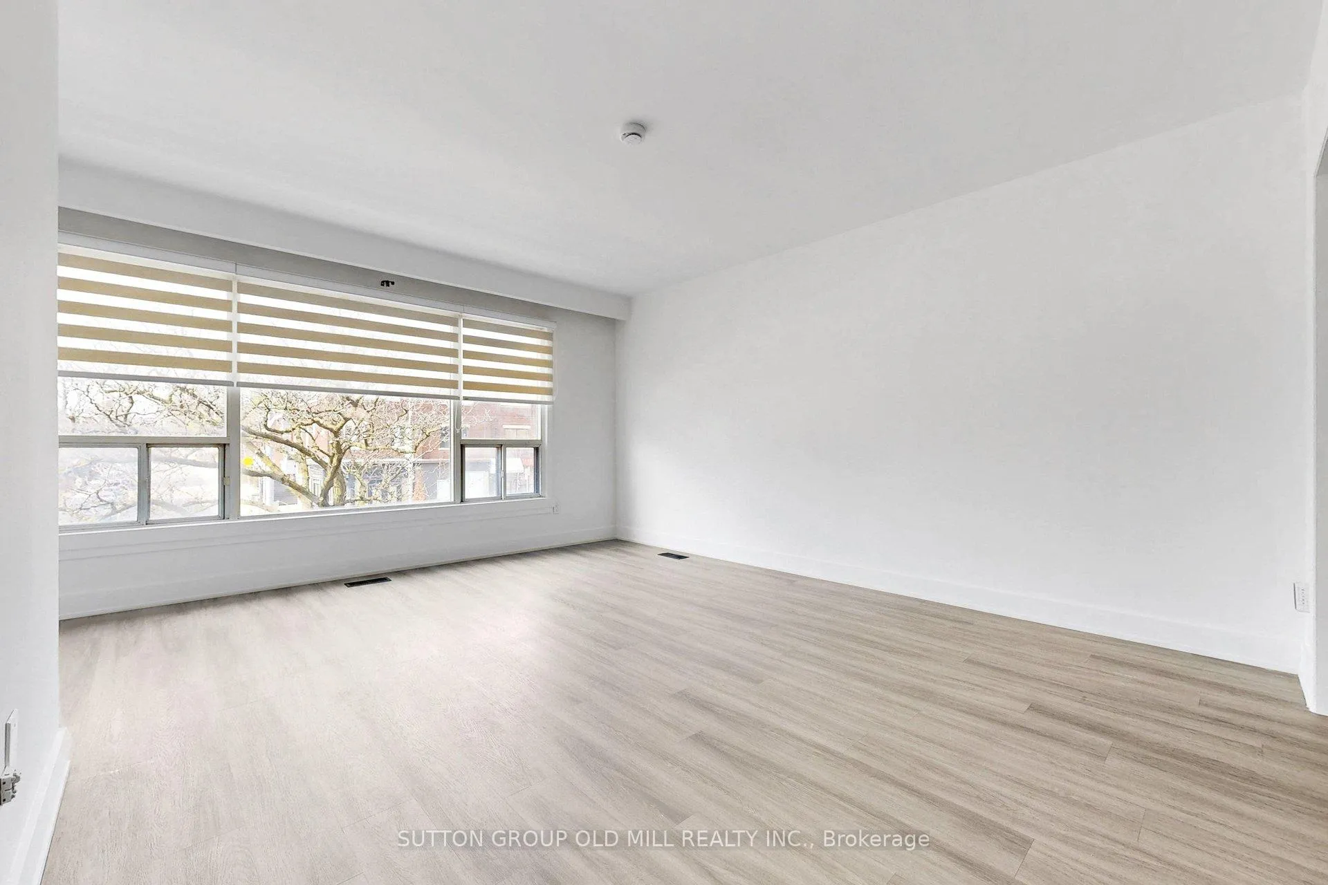 Photo 5 of 809A St Clair Avenue W, Toronto, Wychwood — HOMEH
